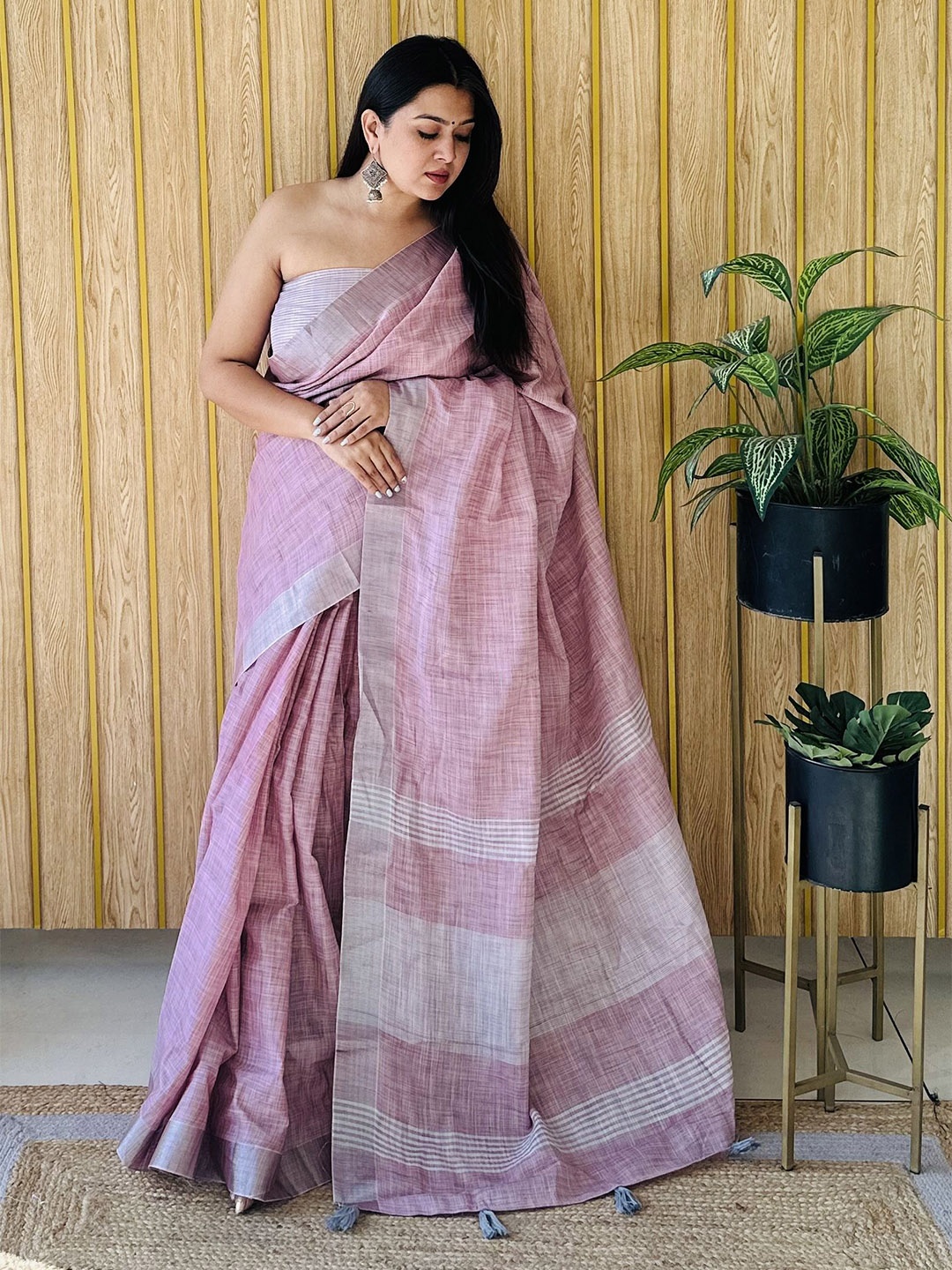 

Moda Rapido Woven Design Zari Saree, Pink