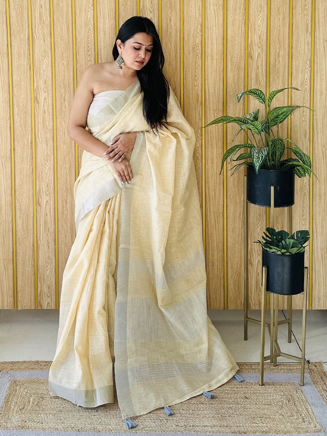 

Moda Rapido Woven Design Zari Saree, Yellow