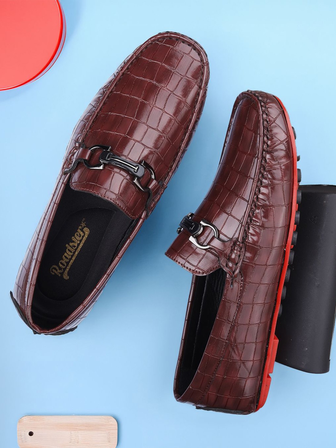 

The Roadster Lifestyle Co Men Textured Leather Loafers, Brown