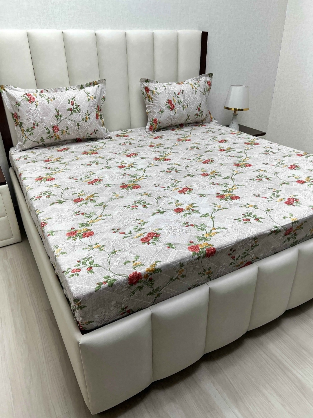 

Pure Decor Velar White & Green Printed Cotton King Bedsheet Set 2.74 m x 3.04m