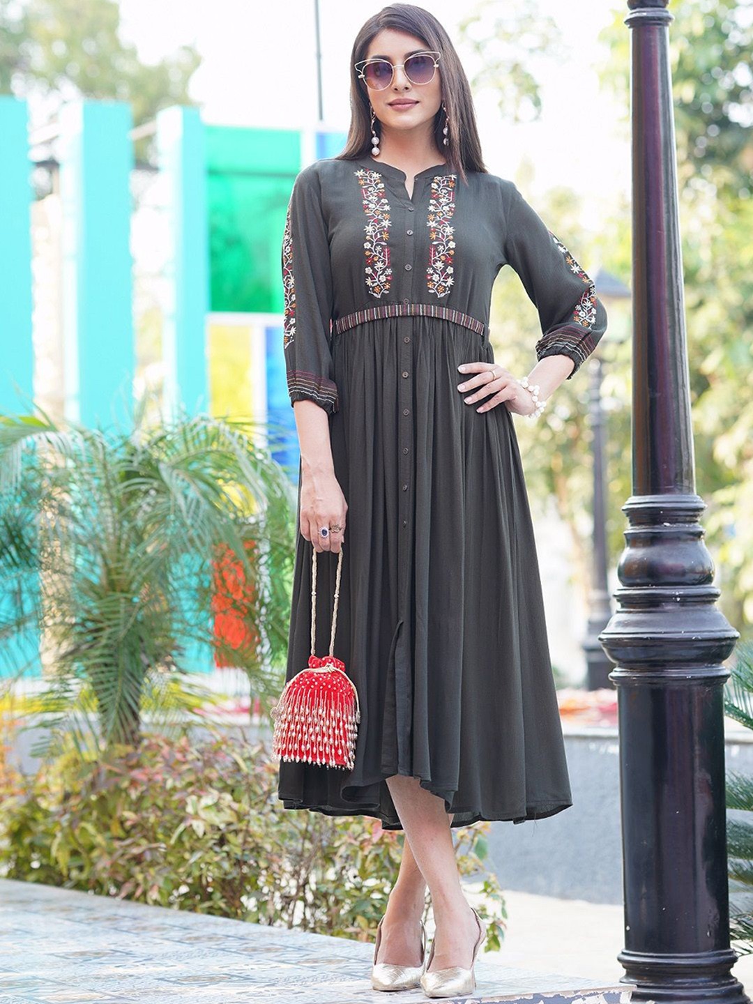 

KODILA ENTERPRISE Floral Embroidered Shirt Collar Fit and Flare Kurta, Black