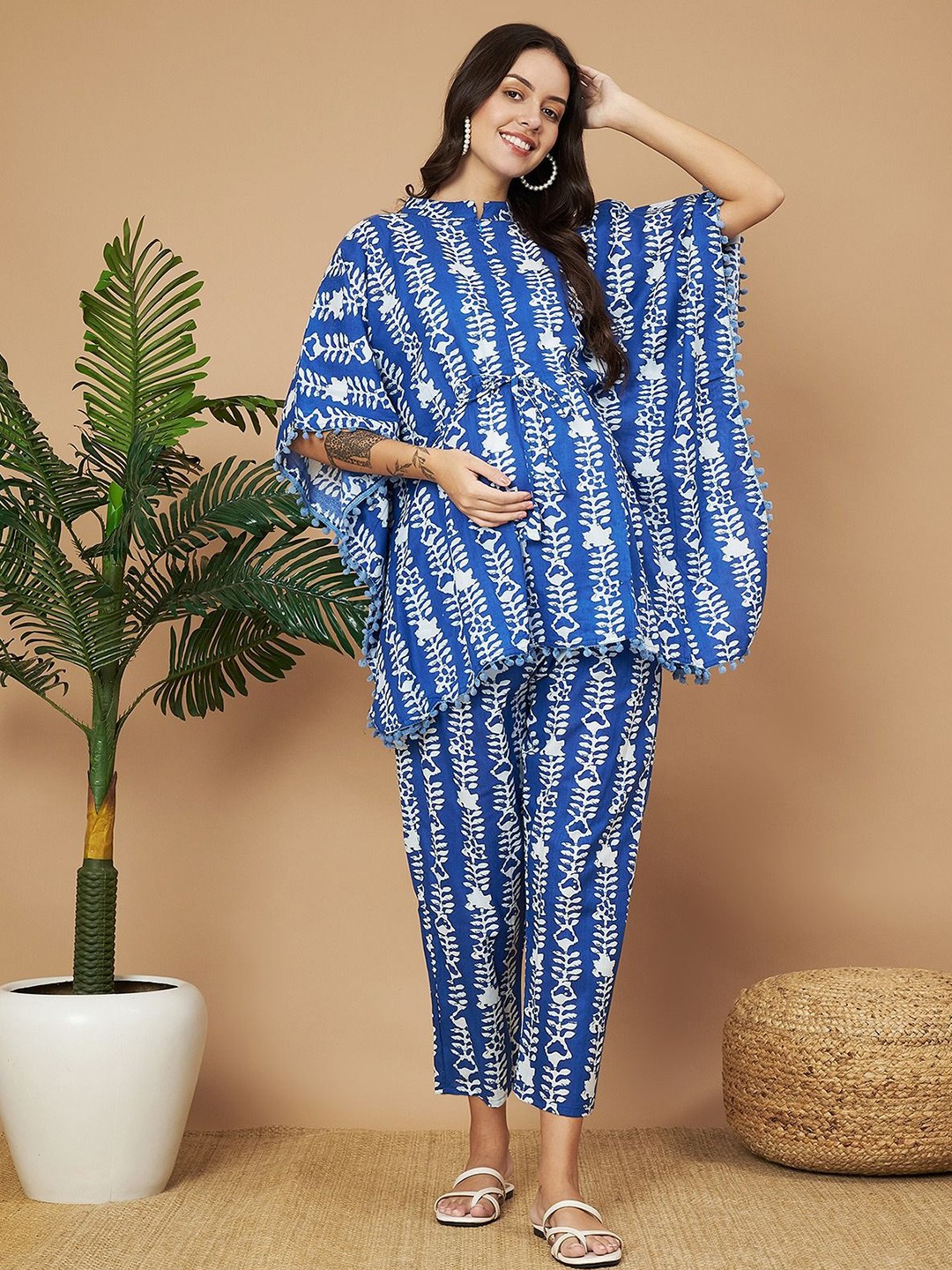 

Aaheli Women Blue & White Floral Printed Pure Cotton Maternity Kaftaan & Trouser