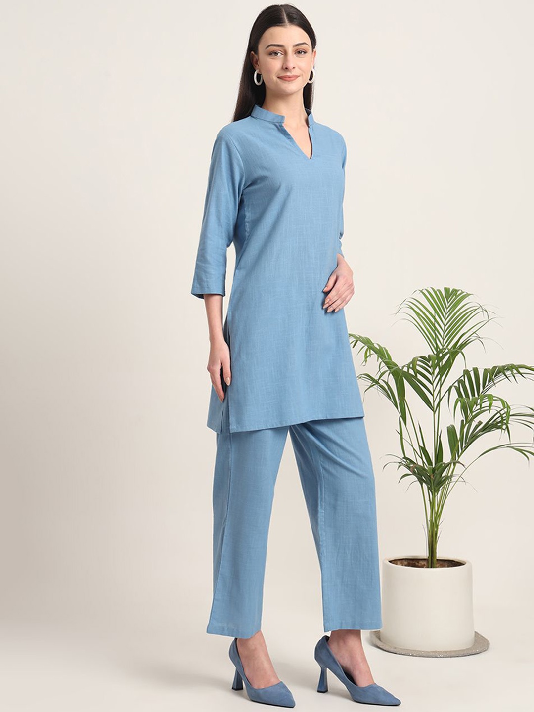 

Thevasa Women Mandarin Collar Cotton Straight Kurta, Blue