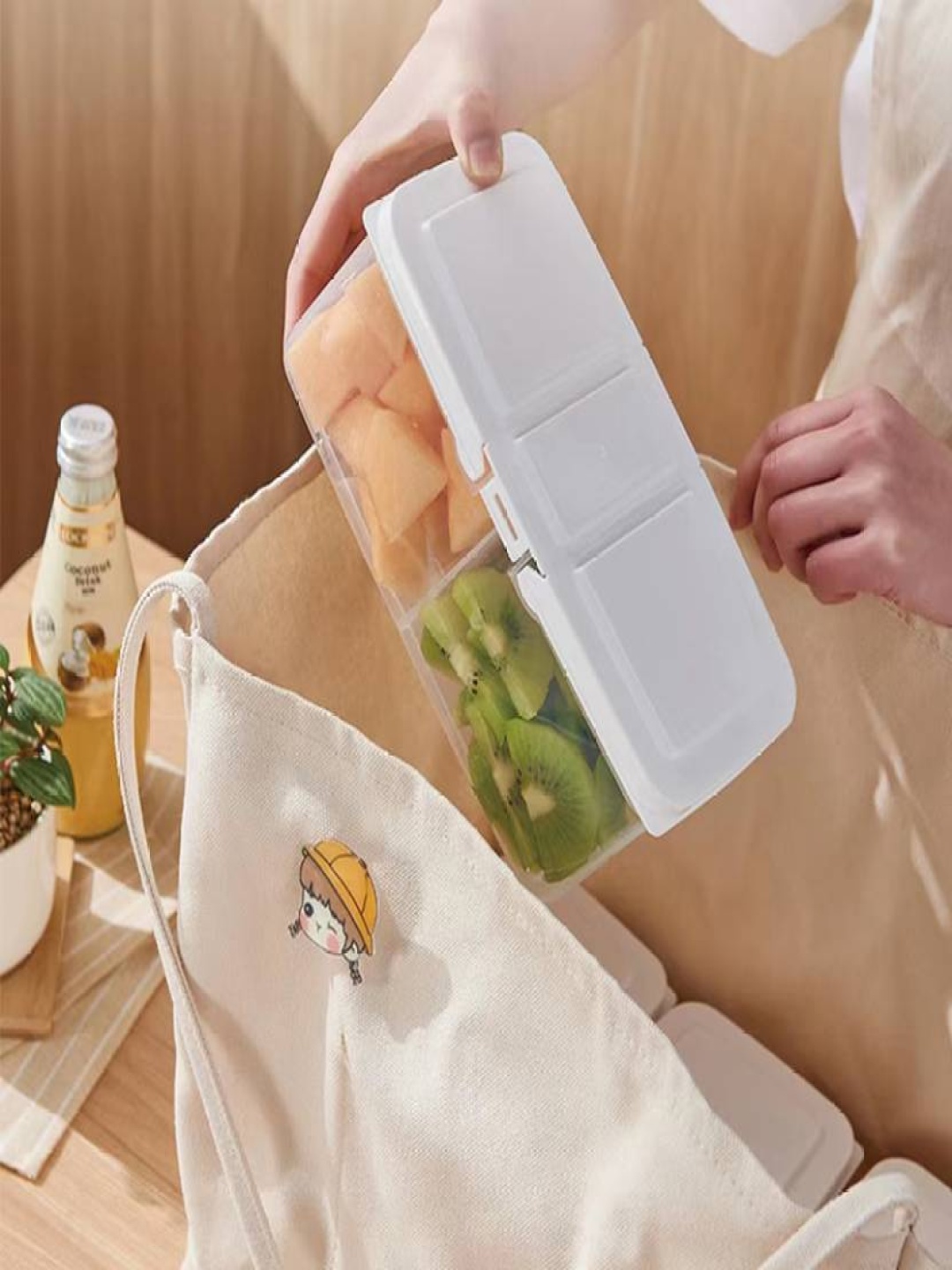 

HASHONE Transparent and White Easy to Clean Fridge Container 1.5 L