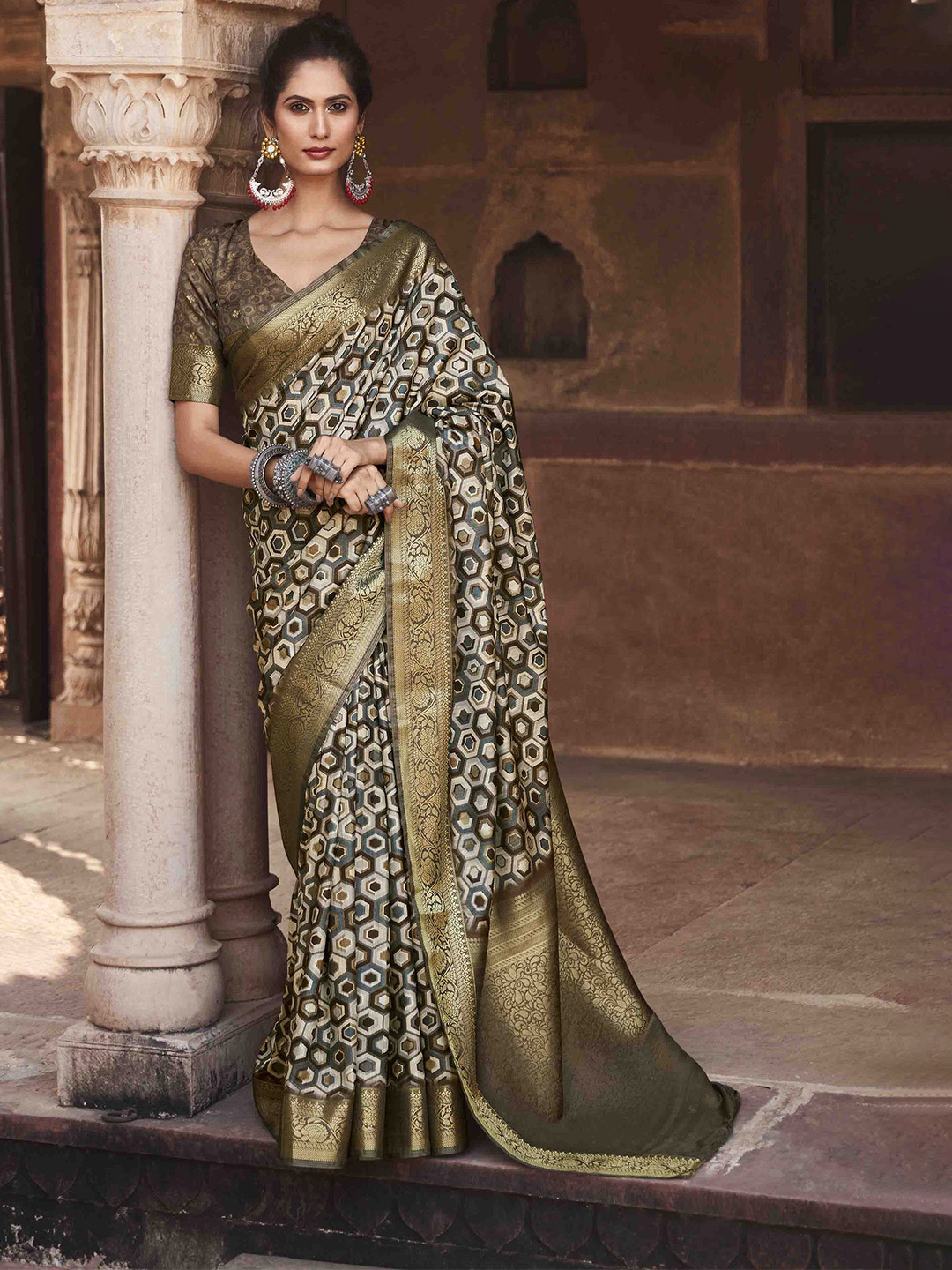 

Mitera Woven Design Zari Saree, Brown
