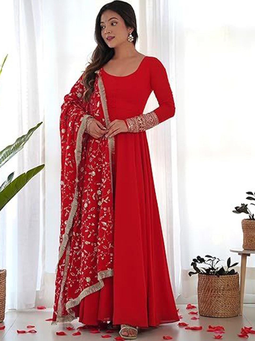 

VenderVilla Scoop Neck Empire Zari Georgette Anarkali Kurta With Trouser And Dupatta, Red