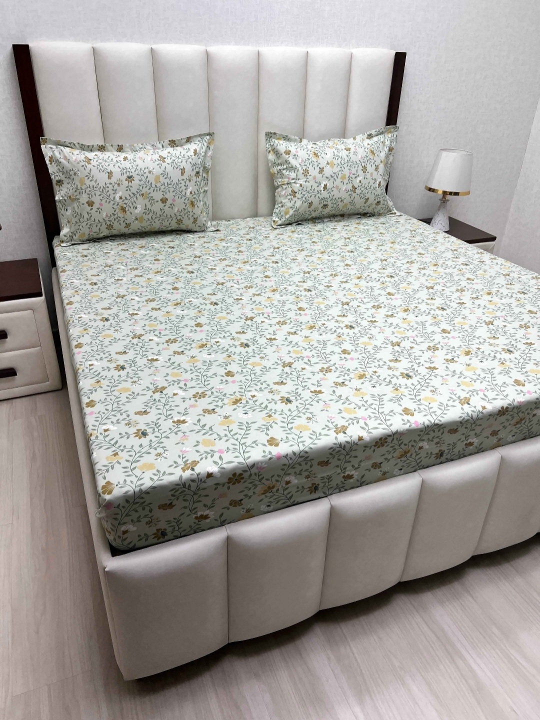 

Pure Decor Green & White Floral 250 TC King Bedsheet with 2 Pillow Covers