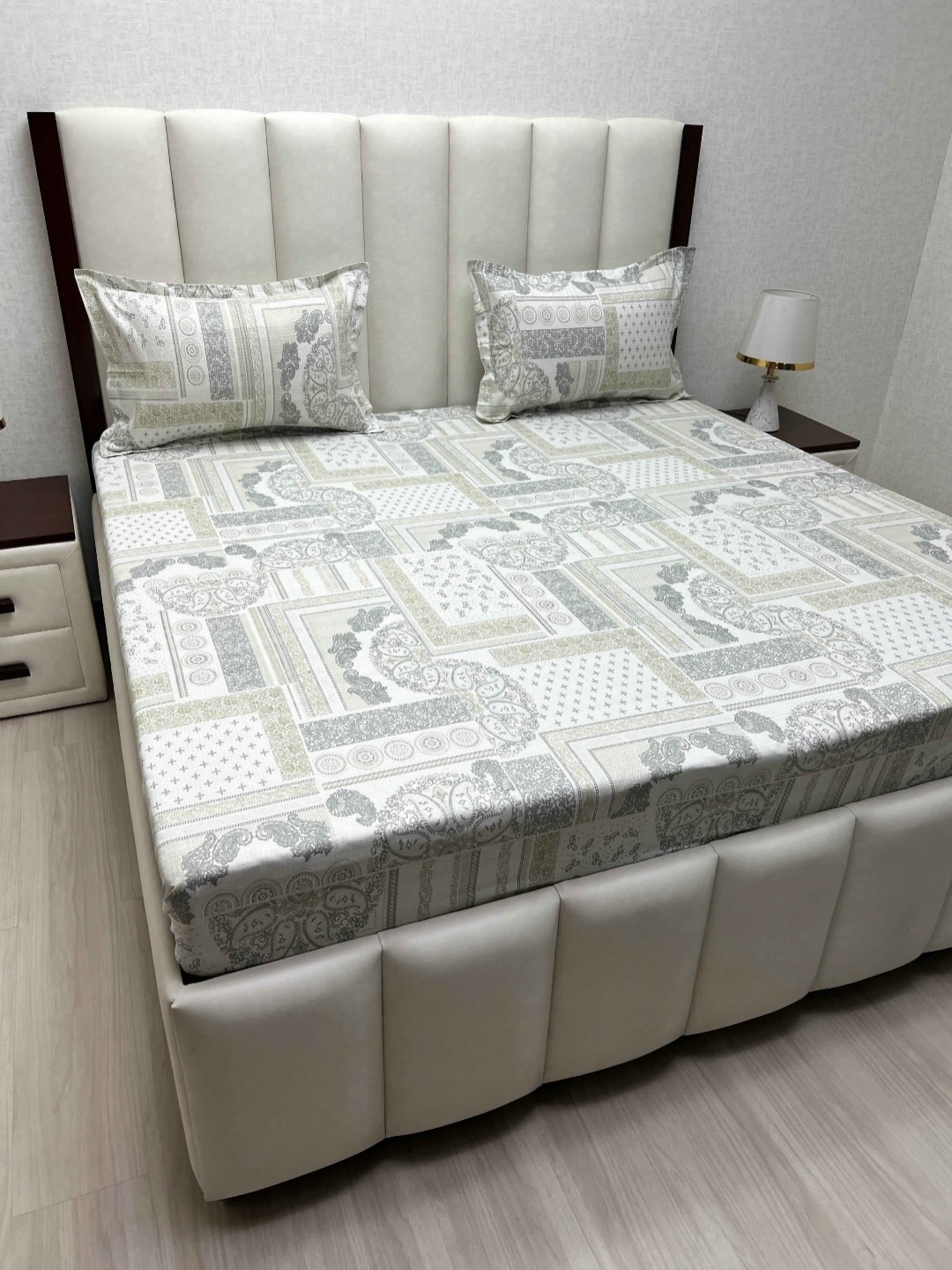 

Pure Decor Velar Green Ethnic Printed Pure Cotton 240TC King Bedsheet Sets 2.74m x 3.04 m, White