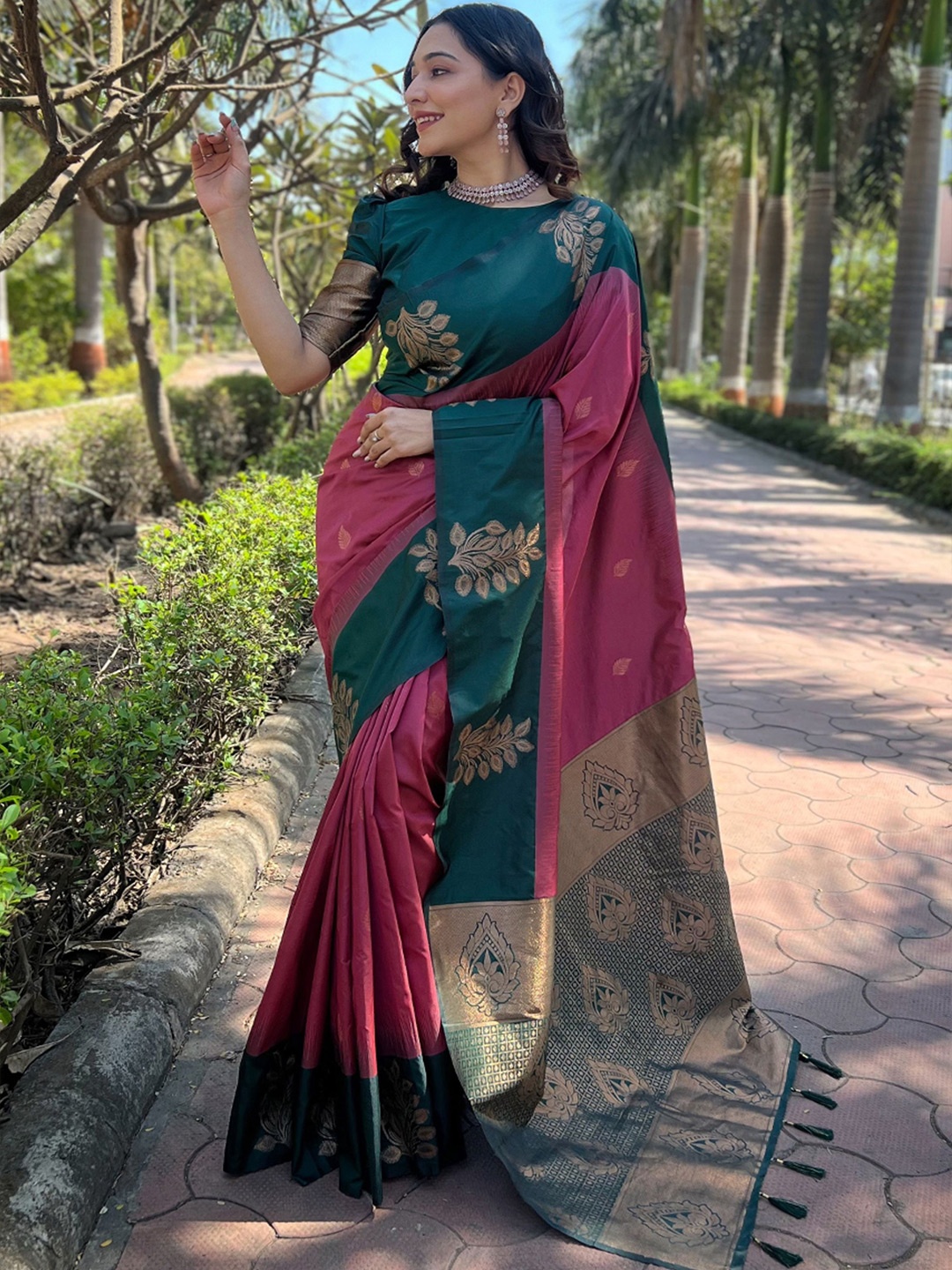 

Vintro Woven Design Zari Silk Blend Paithani Saree, Green