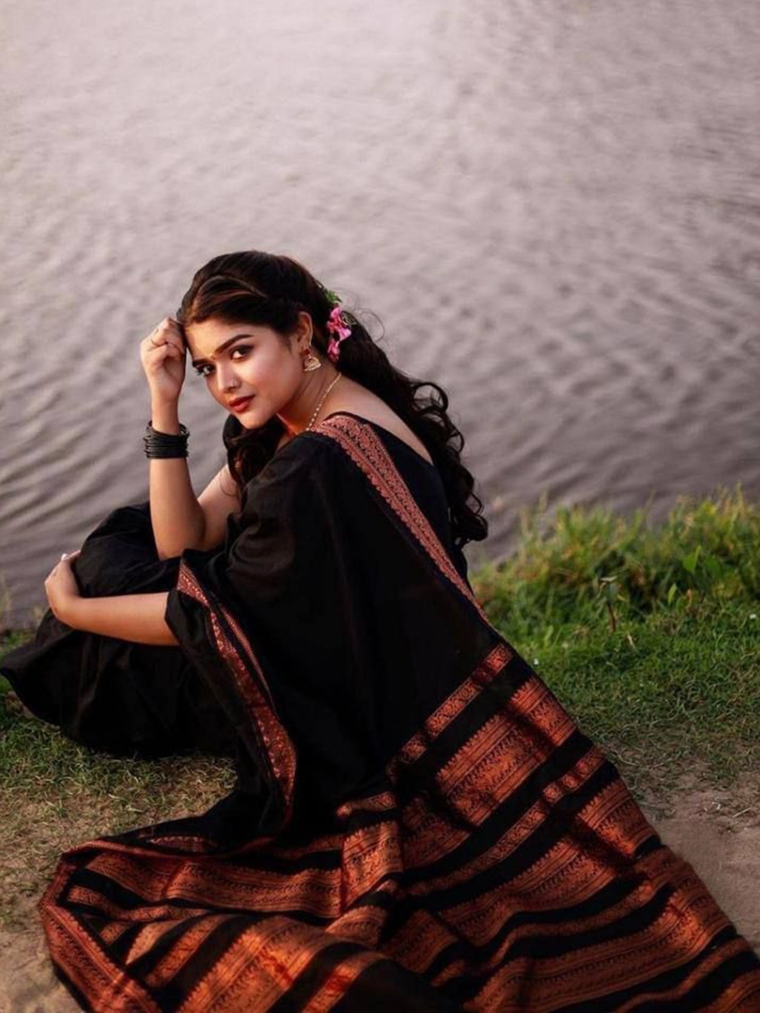 

A TO Z CART Woven Design Zari Pure Silk Banarasi Saree, Black
