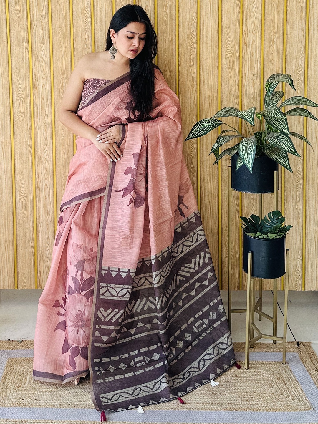 

Moda Rapido Floral Zari Saree, Pink