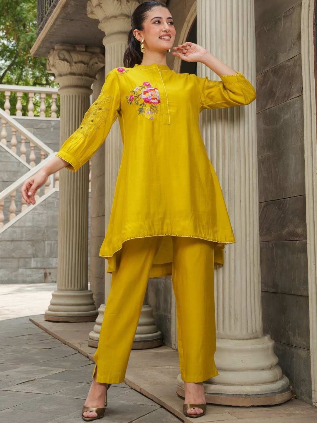 

ANUSHEET Embroidered Mandarin Collar Muslin Tunic With Trouser, Yellow