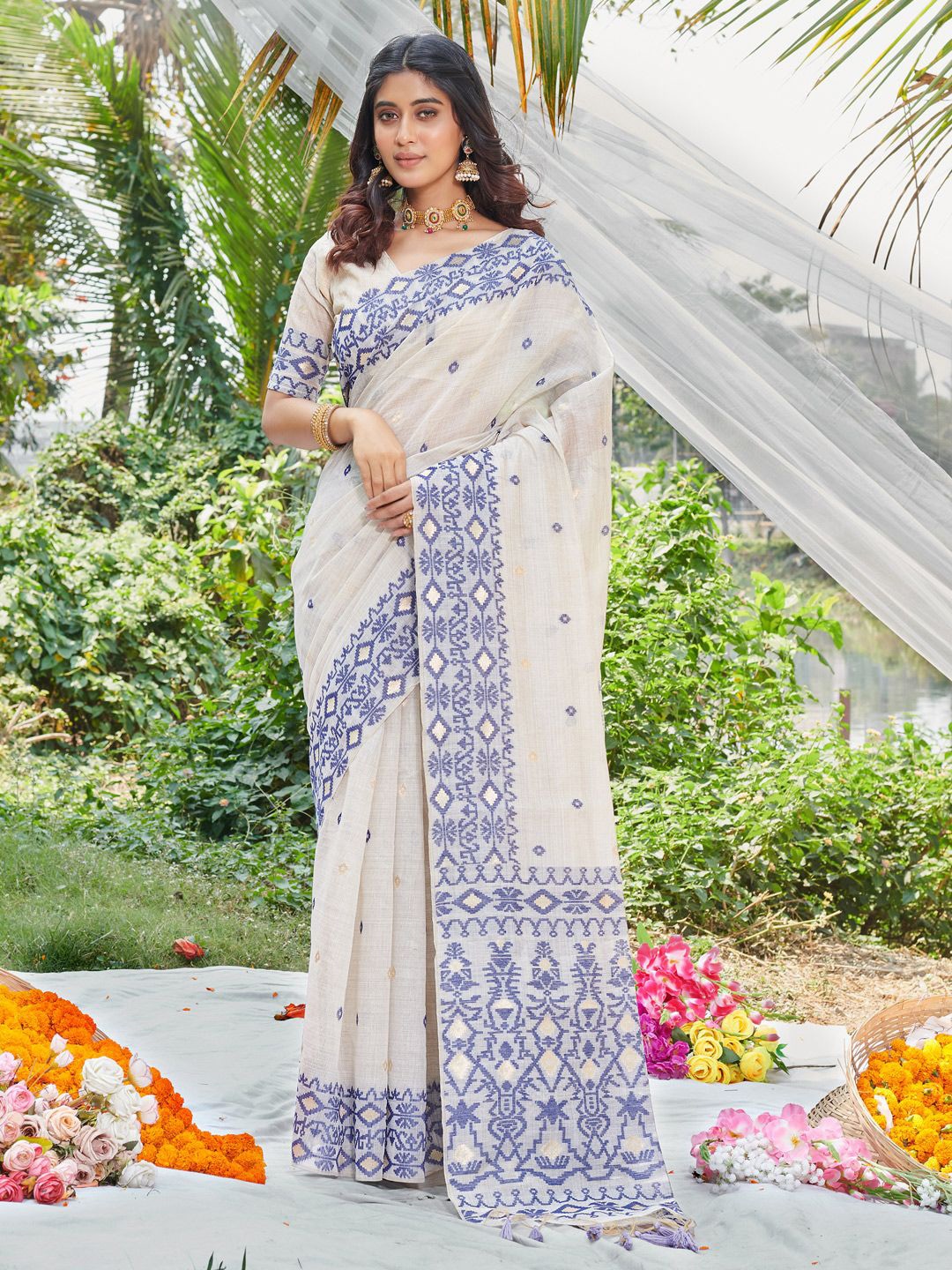

DIVASTRI Woven Design Saree, Blue