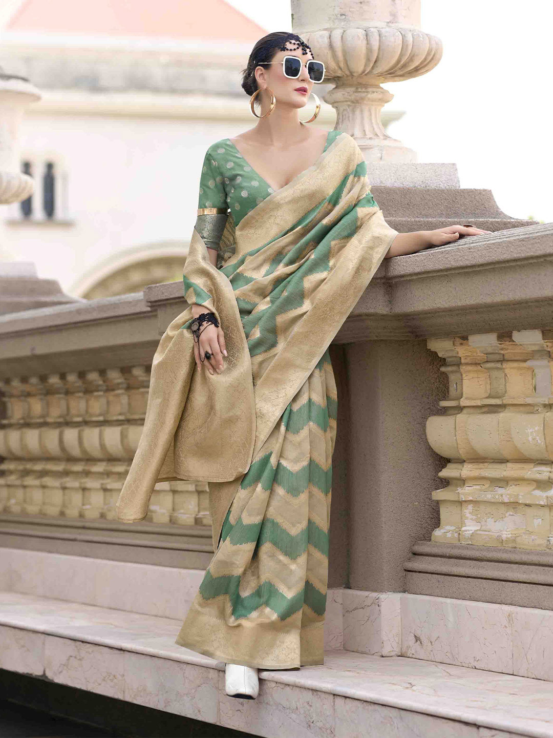

Mitera Woven Design Zari Saree, Green