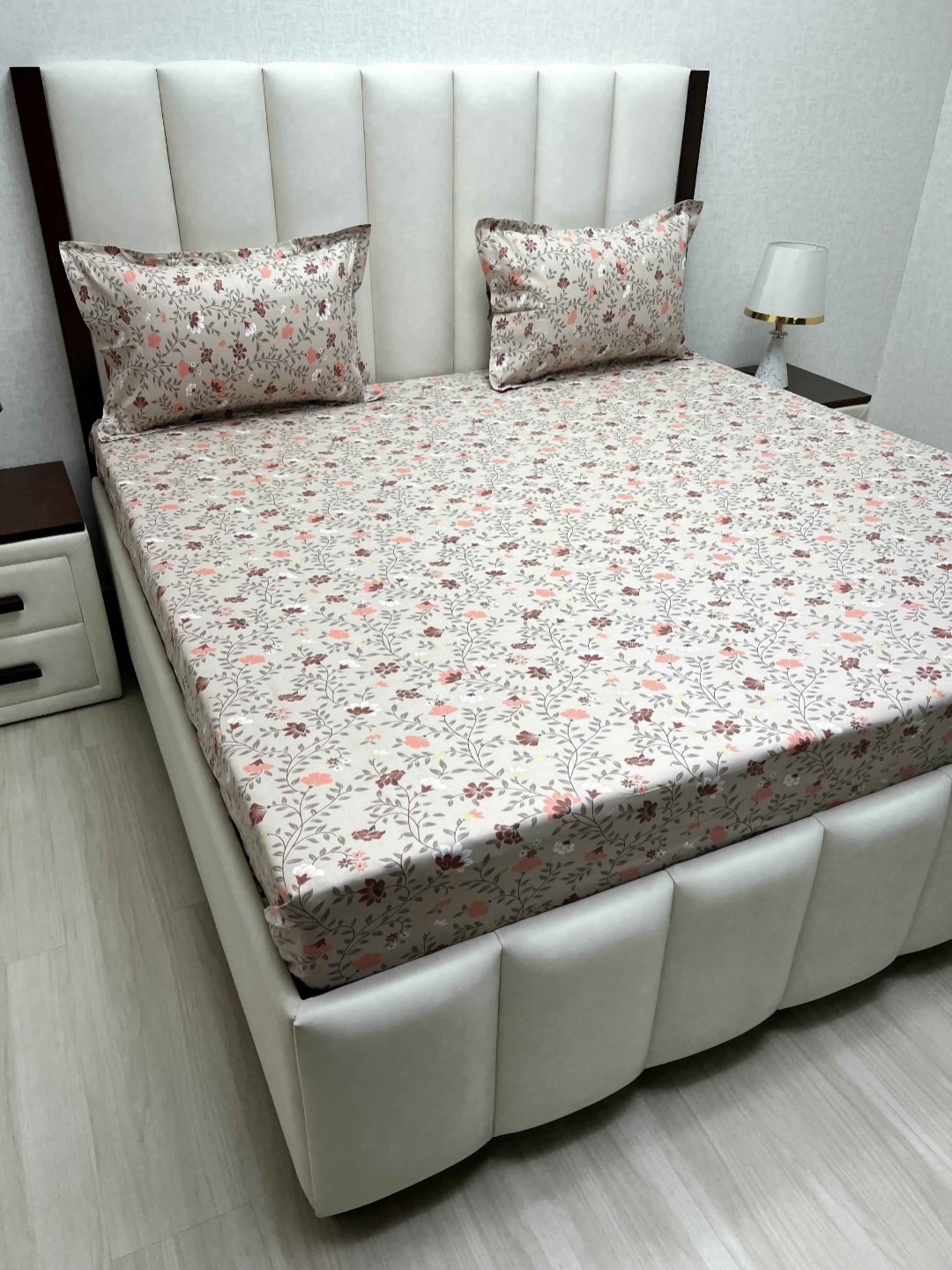

Pure Decor Brown & Pink Floral 330 TC King Bedsheet with 2 Pillow Covers