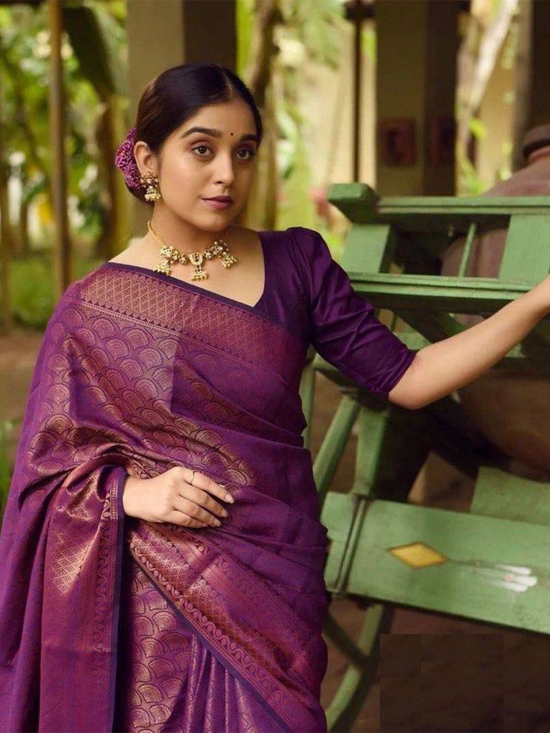 

LADY SHOPI Woven Design Zari Pure Silk Banarasi Saree, Burgundy