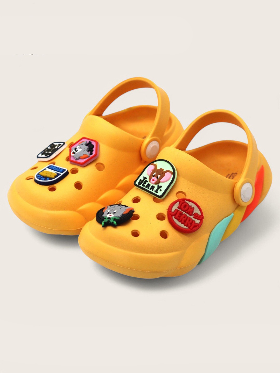 

Svaar Kids Tom & Jerry Charms Rubber Clogs, Mustard