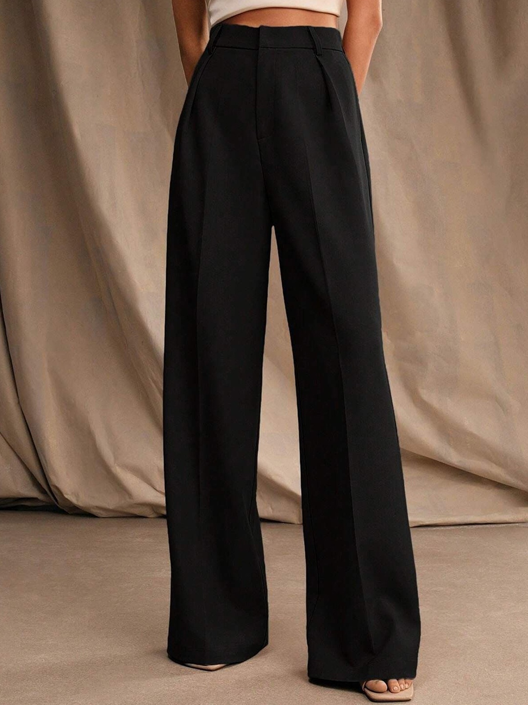 

FNOCKS Women Original Loose Fit High-Rise Lint Free Pleated Trousers, Black