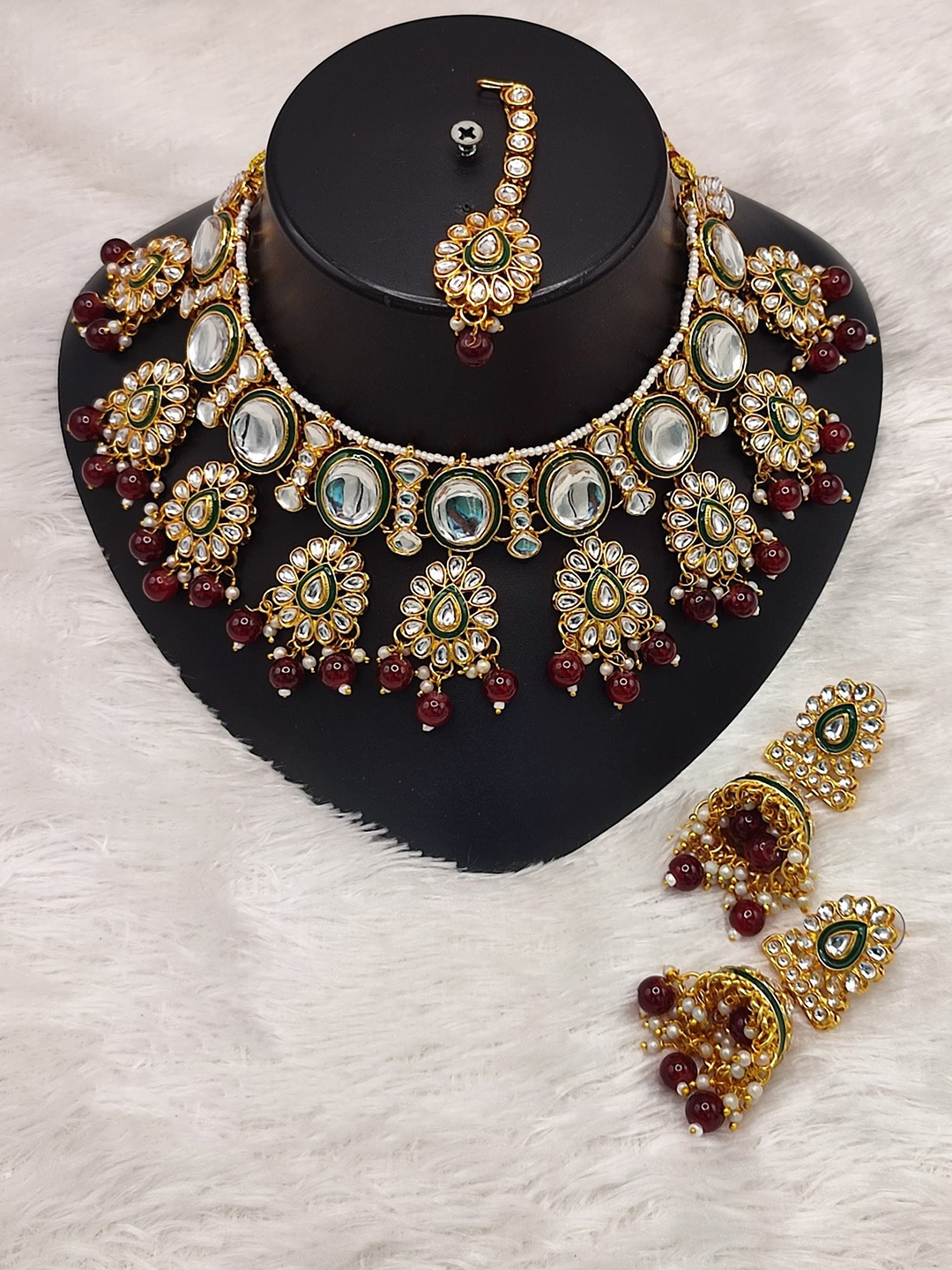 

YUZI JEWELLS Gold-Plated Kundan-Studded & Beaded Jewellery Set