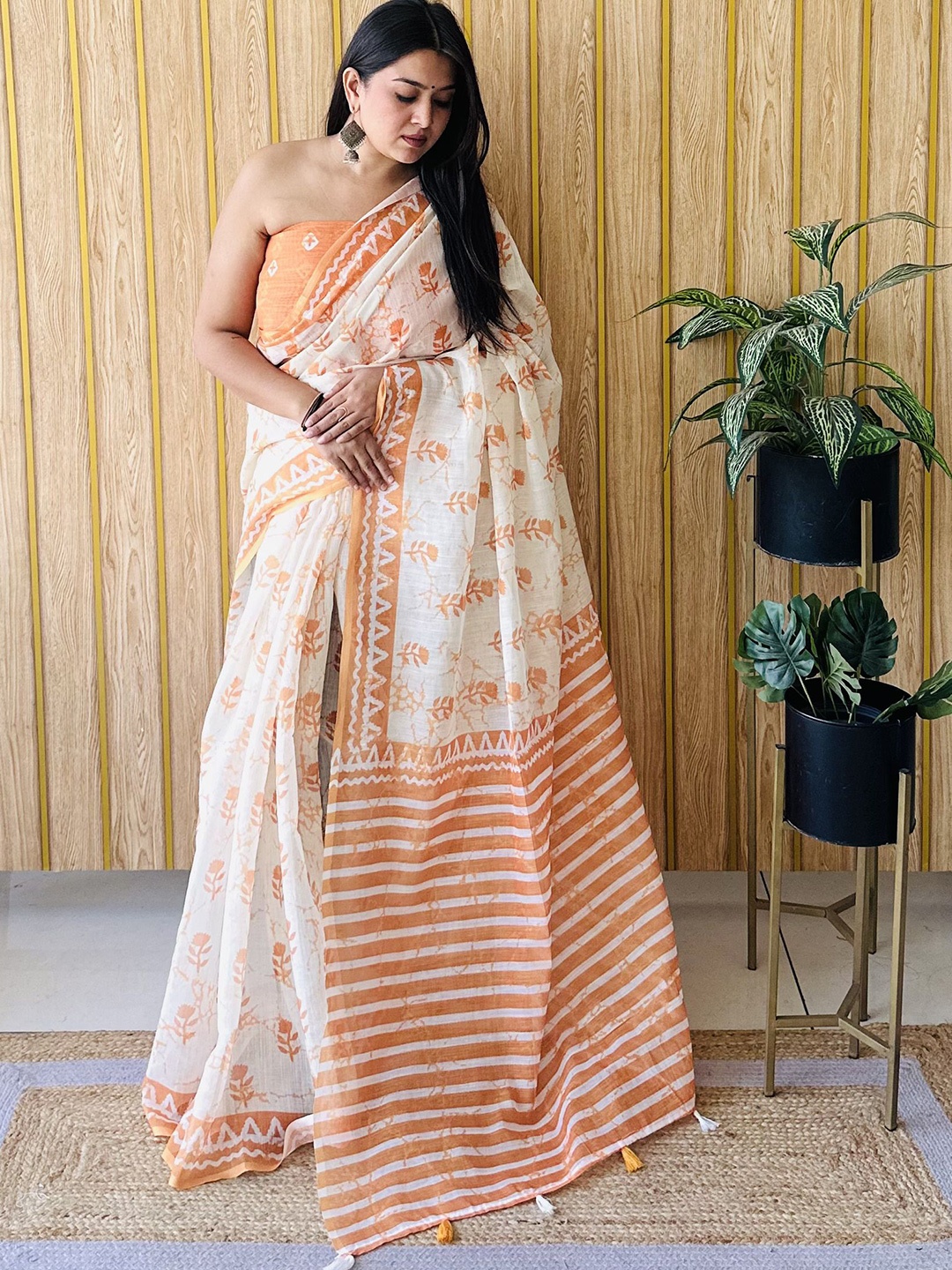 

Moda Rapido Floral Saree, Orange