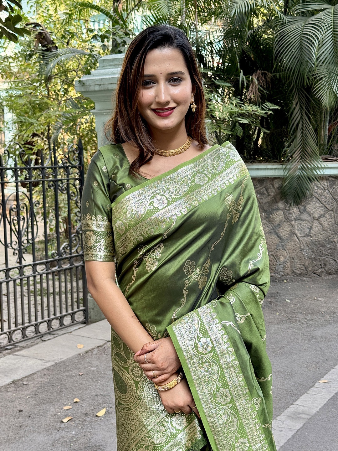 

Vintro Woven Design Zari Silk Blend Banarasi Saree, Sea green