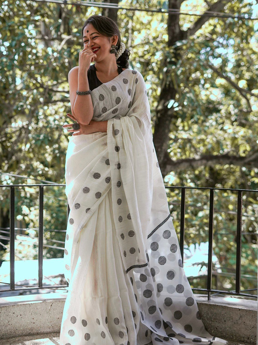 

JULEE Banarasi Saree, White