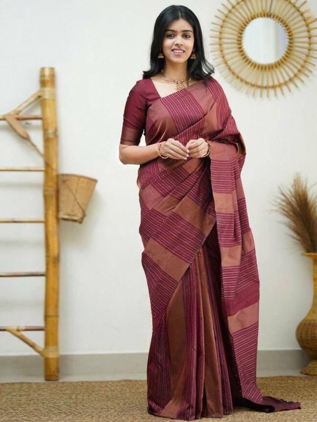 

LADY SHOPI Pure Silk Banarasi Saree, Maroon