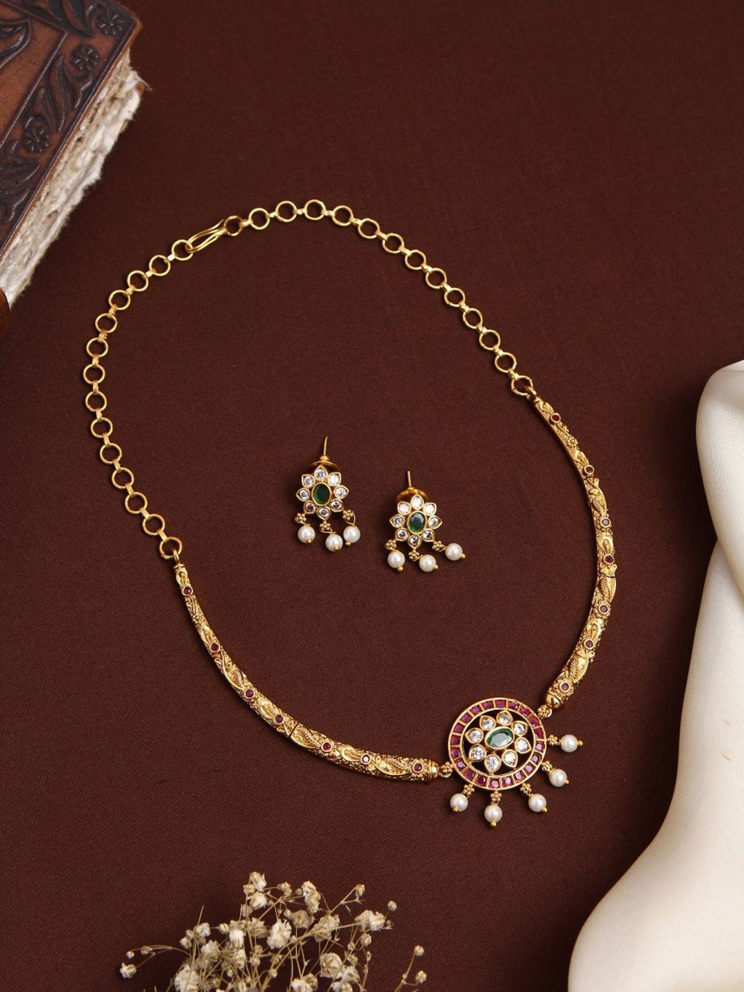 

Kattam Gold Plated Kemp Flower Hasli Choker