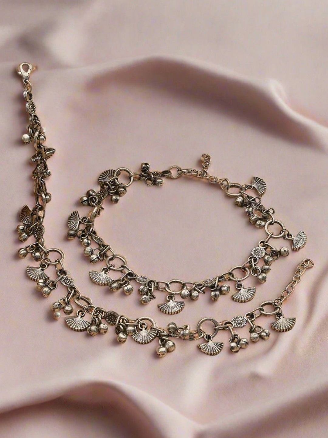

Sangria Silver-Plated Artificial Beads Anklet