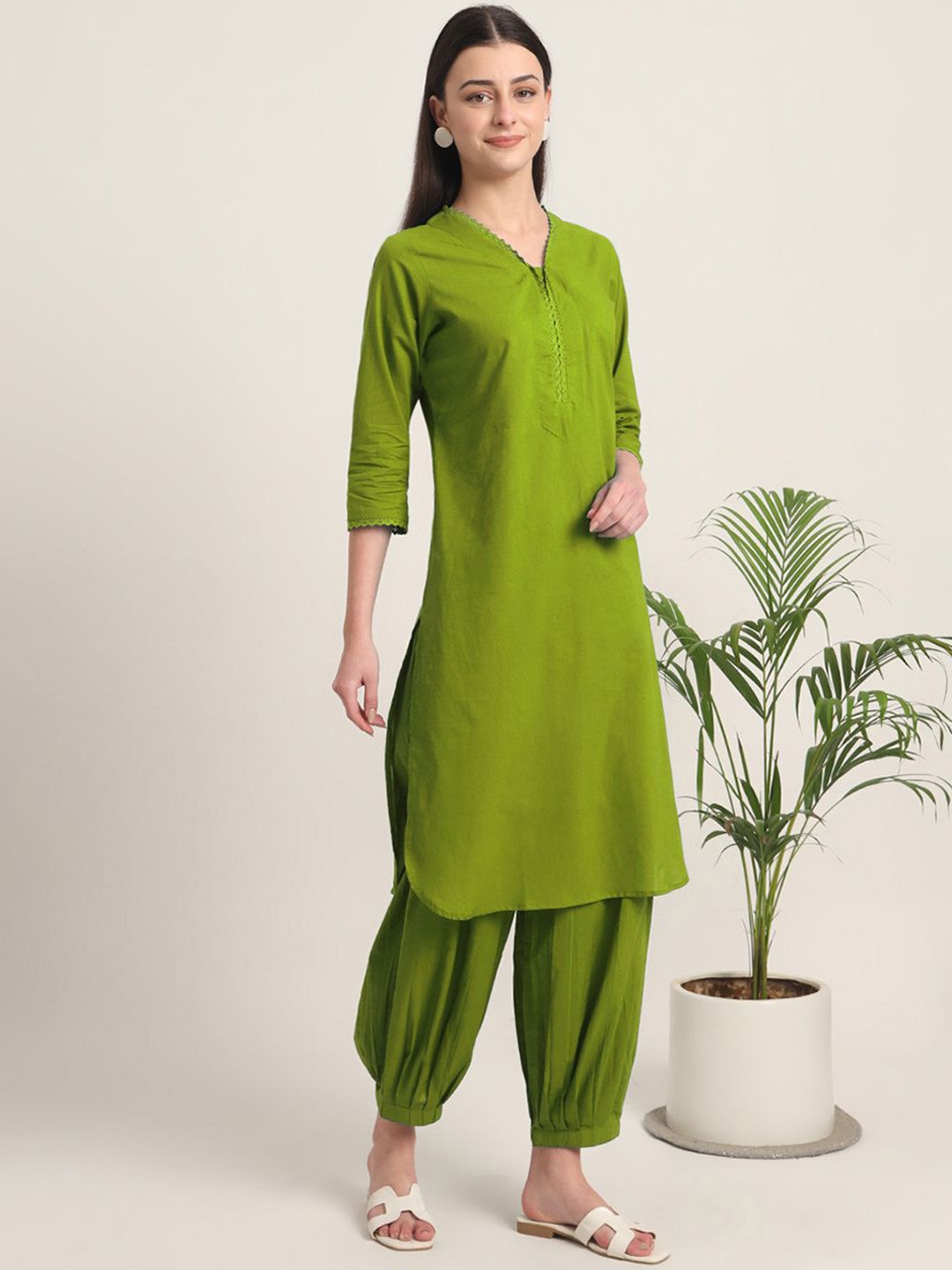 

Thevasa Verve And Versality V-Neck Three-Quarter Sleeves Cotton Kurta, Green