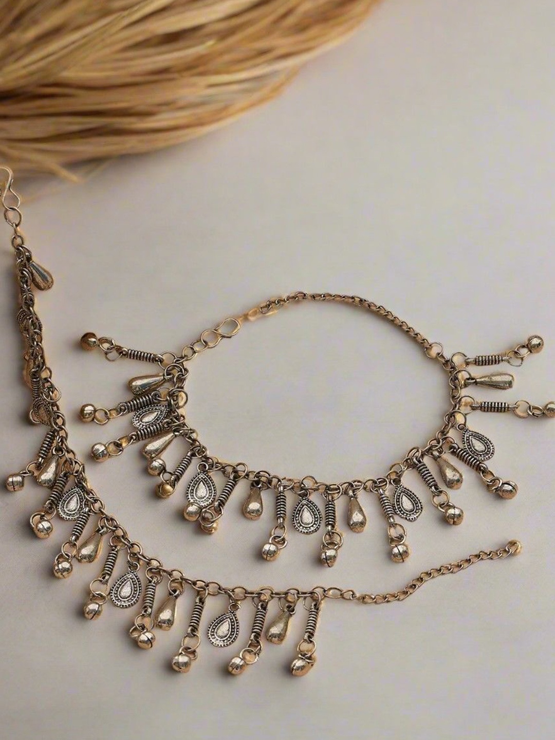 

Sangria Silver-Plated Artificial Stones and Beads Anklet
