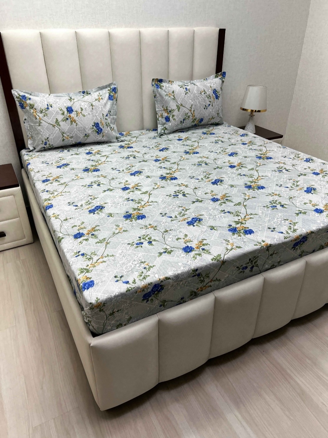 

Pure Decor Velar Grey Floral Printed Cotton 230 TC King Bedsheet Set 2.74 m X 3.04 m