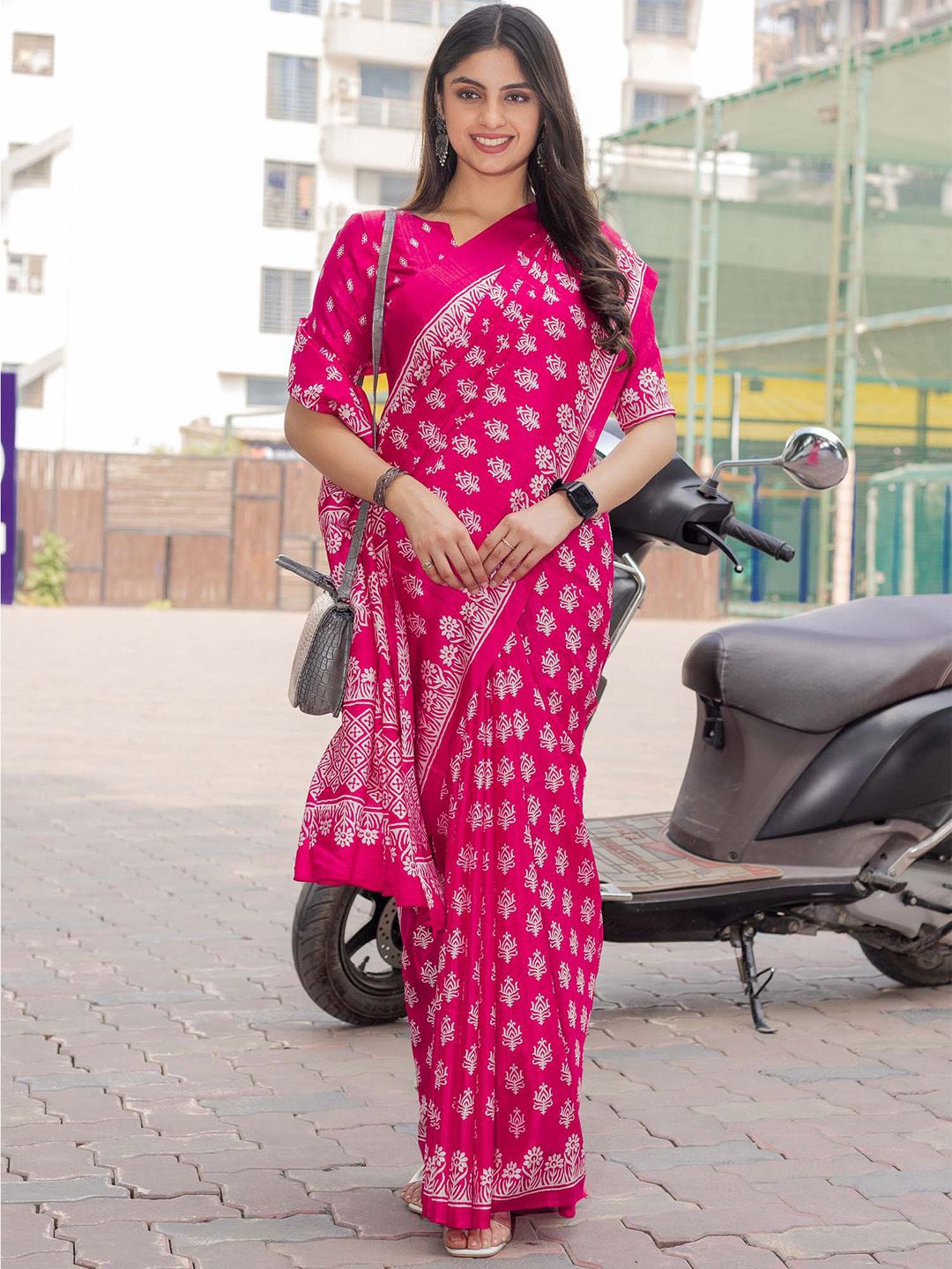 

KALINI Floral Silk Blend Bagru Saree, Pink