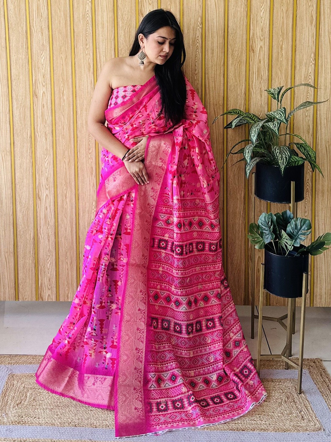 

Moda Rapido Woven Design Zari Silk Blend Saree, Pink