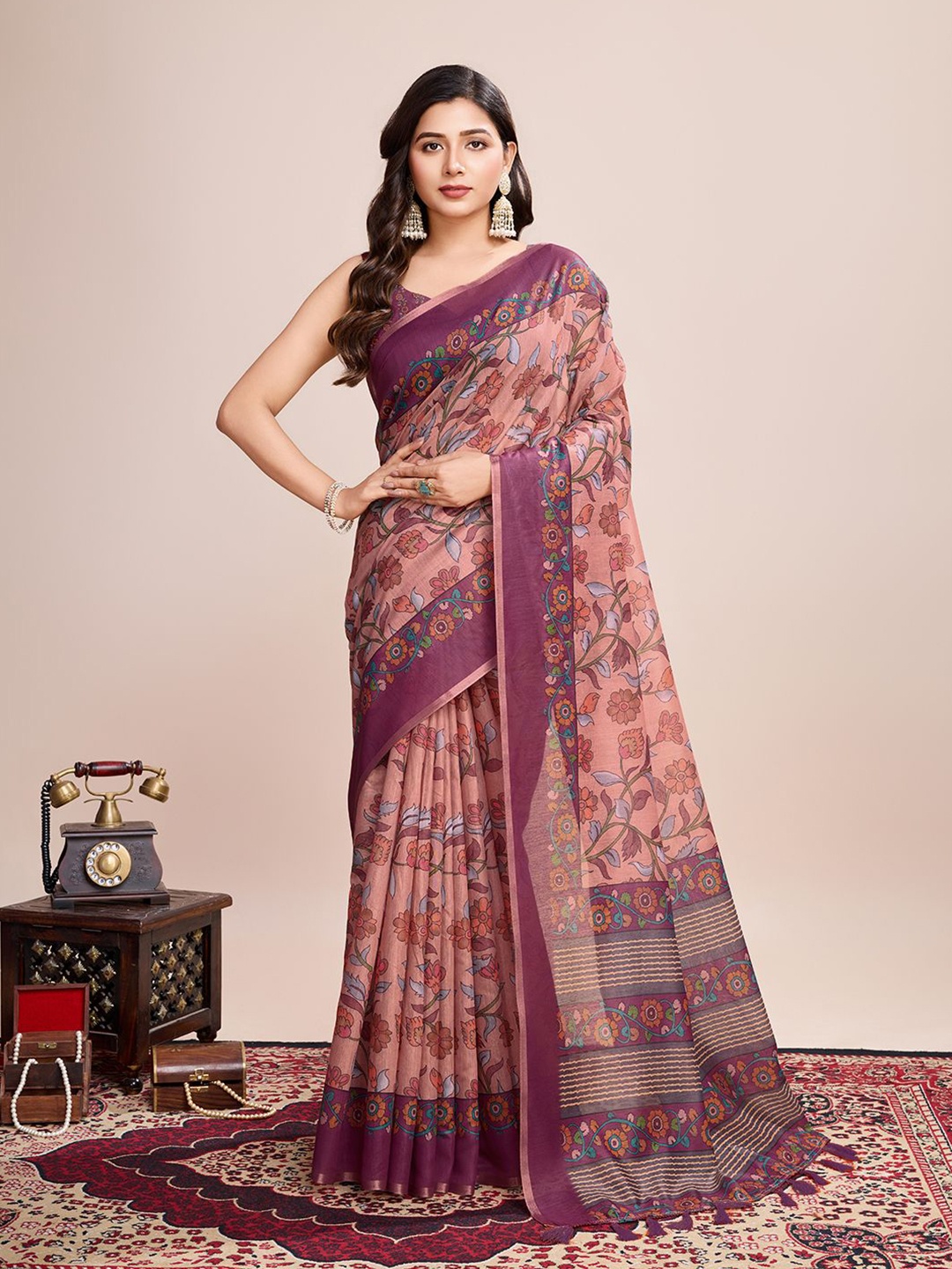 

Mitera Floral Zari Linen Blend Jamdani Saree, Pink