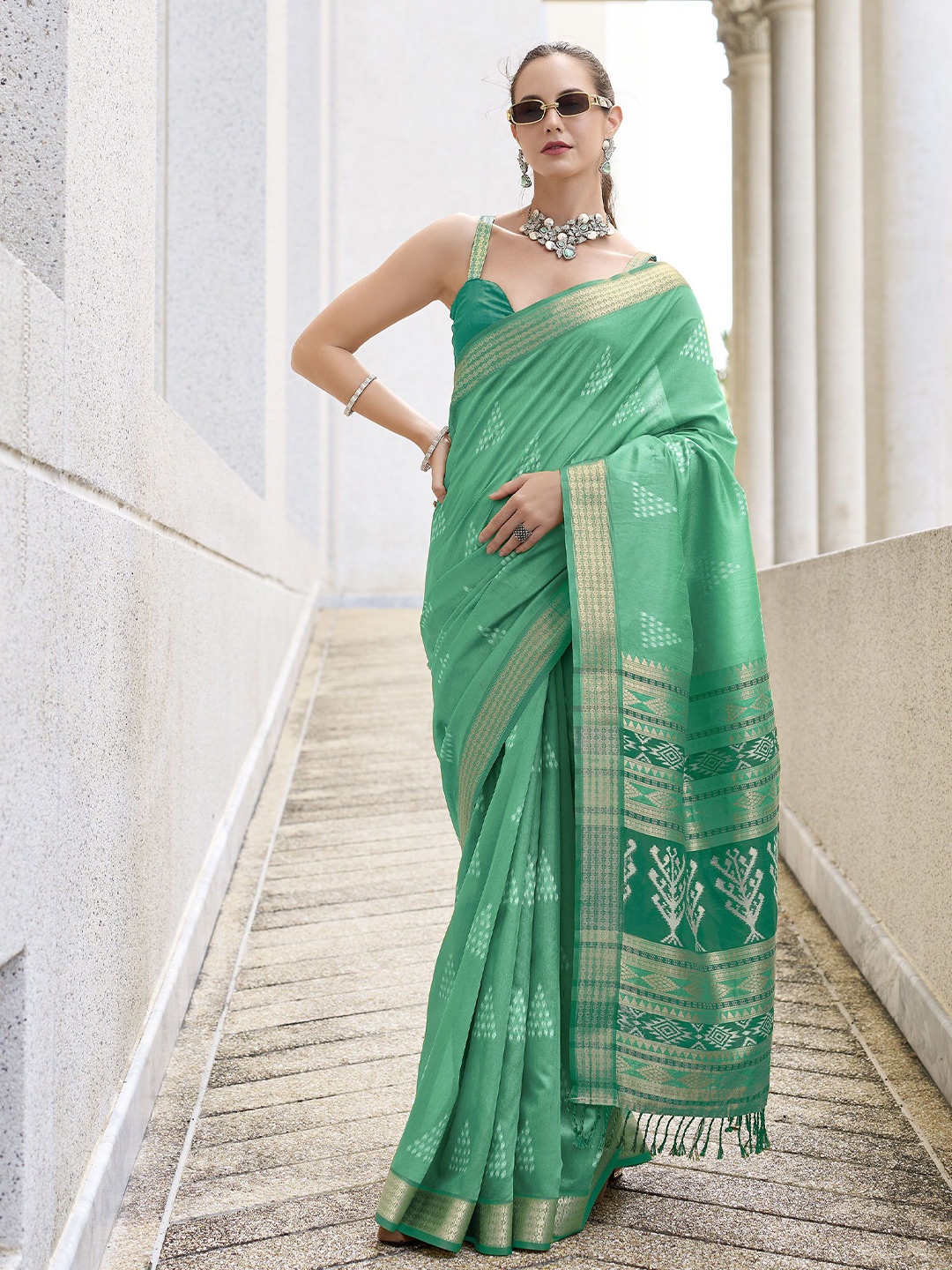 

Mitera Woven Design Zari Silk Blend Handloom Saree, Green