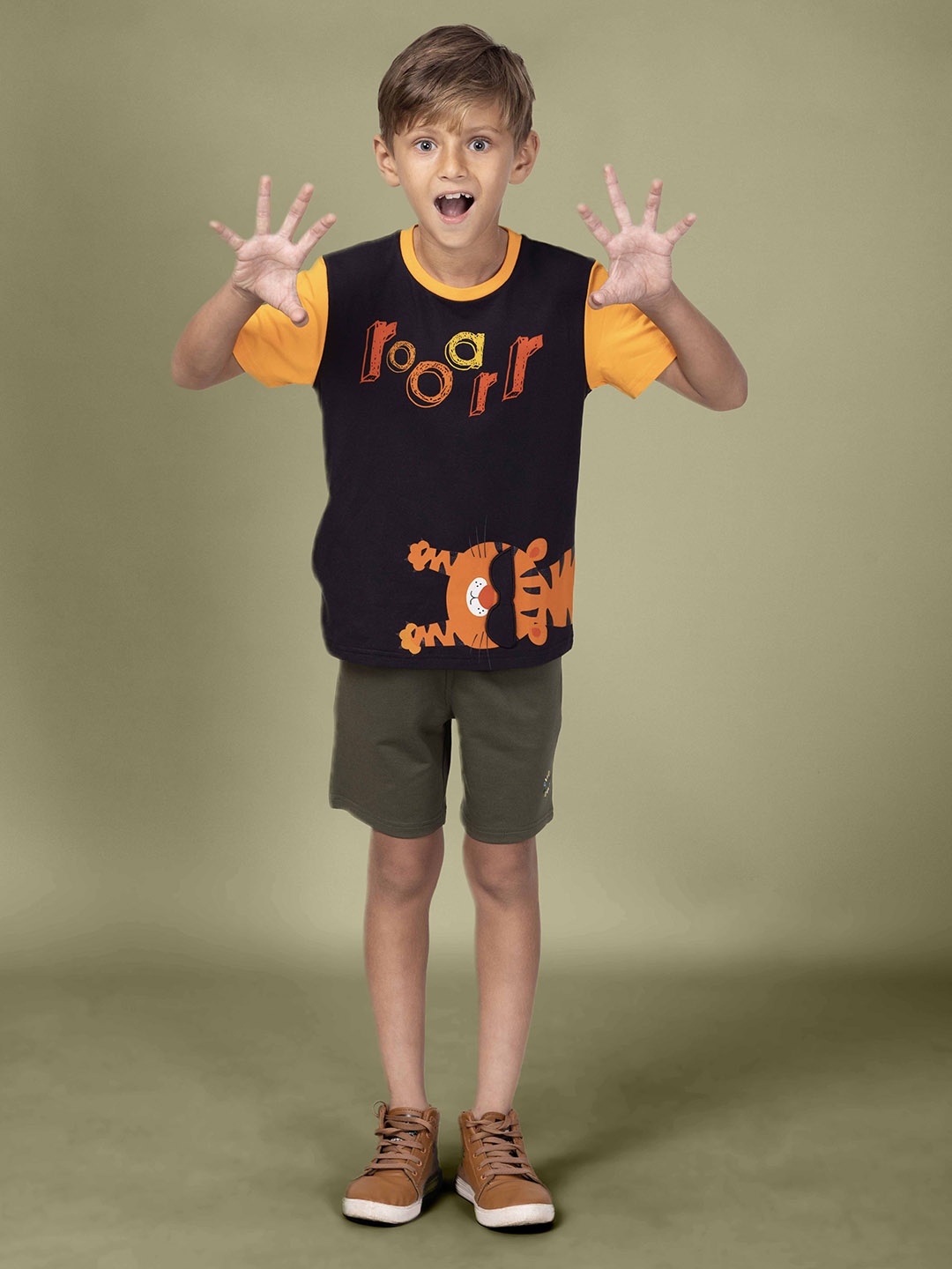 

PILOLO Boys Graphic Printed Round Neck Cotton T-shirt, Black