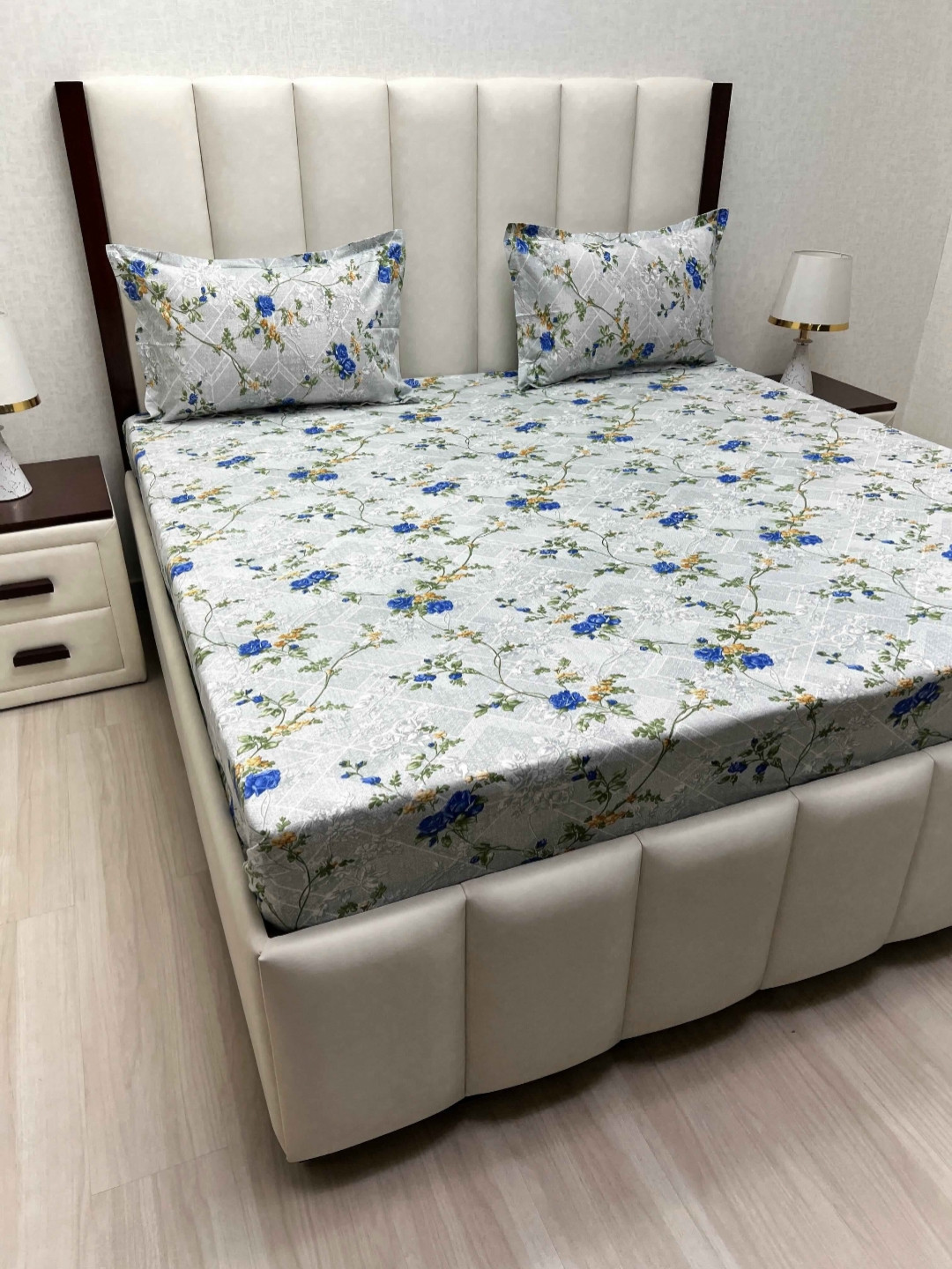 

Pure Decor Velar Grey Printed Cotton 260 TC Super King Size Bedsheet Set 2.74 m x 3.04 m