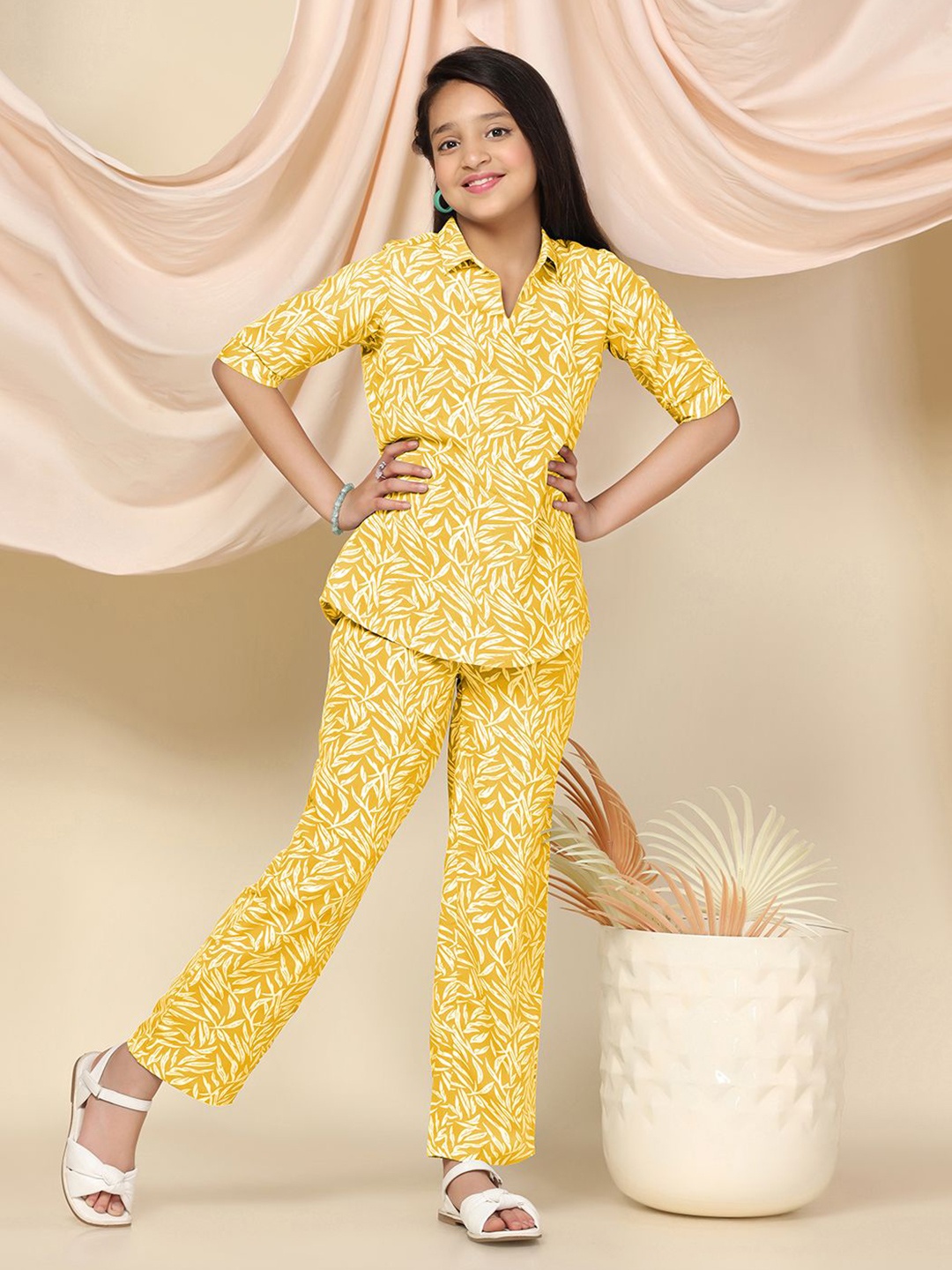 

YK Girls Floral Printed Shirt Collar Shirt With Trousers, Yellow