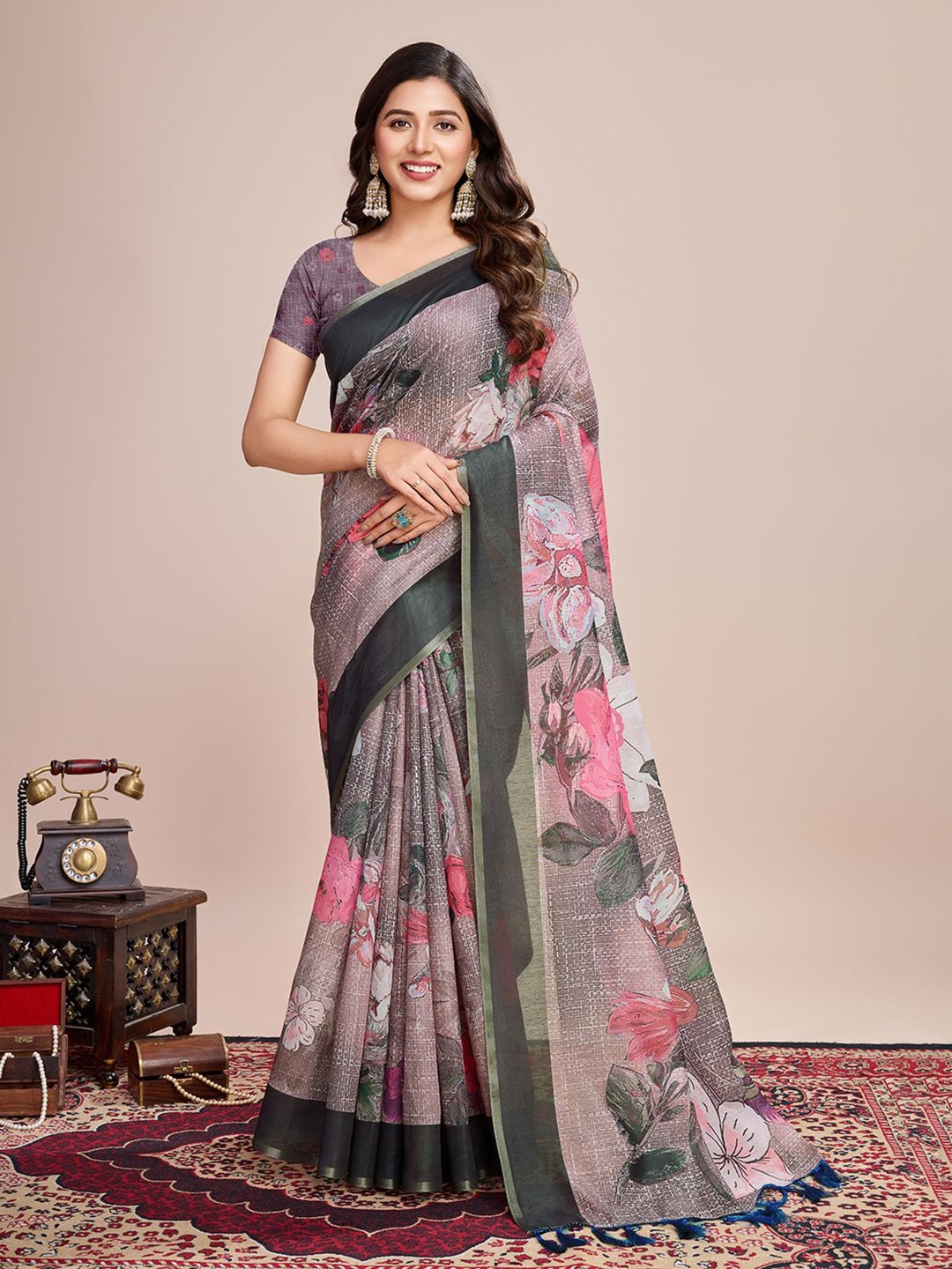 

Mitera Floral Linen Blend Designer Jamdani Saree, Mauve