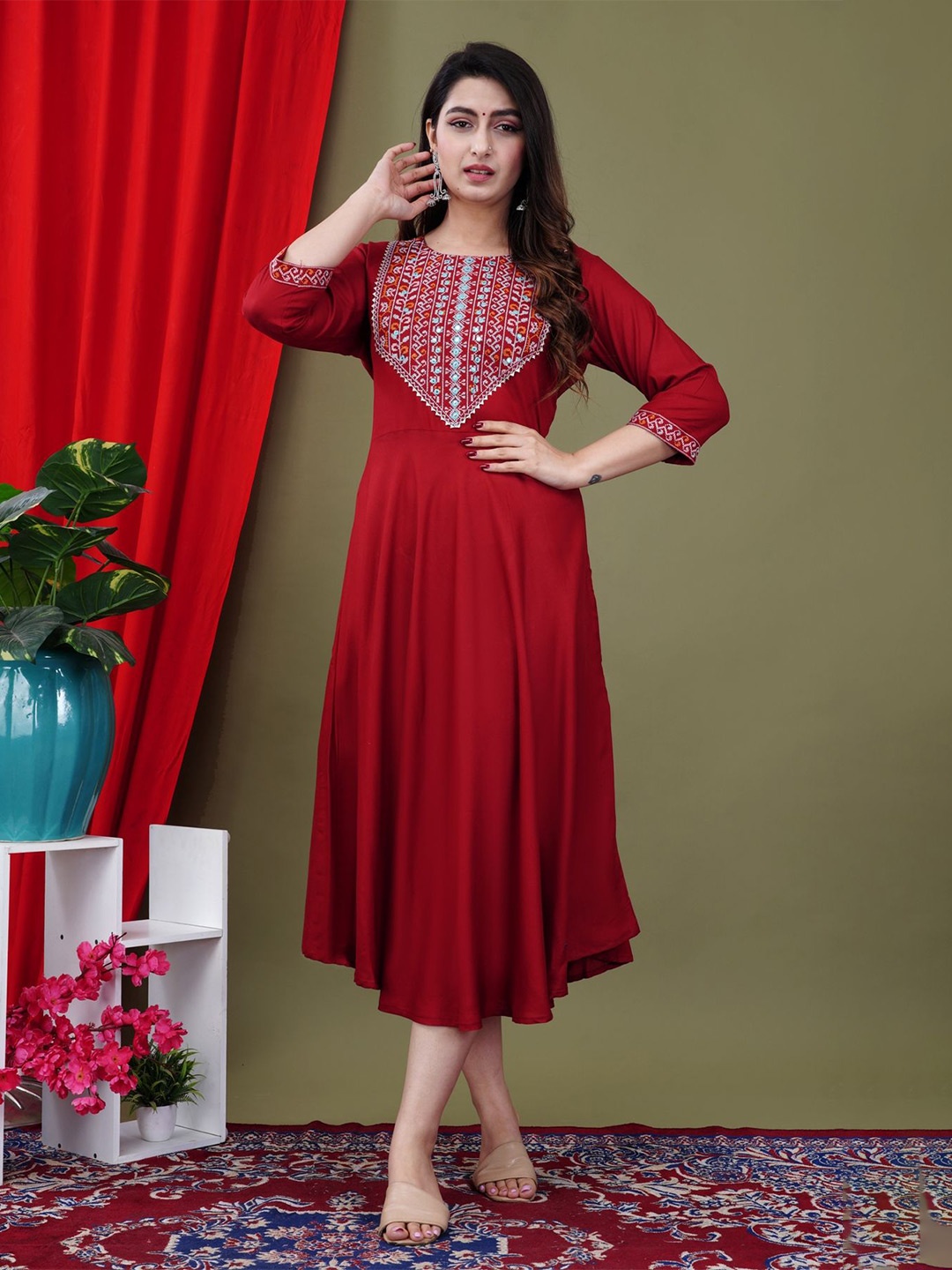 

GUDWEARS Ethnic Motifs Embroidered A-Line Kurti, Maroon