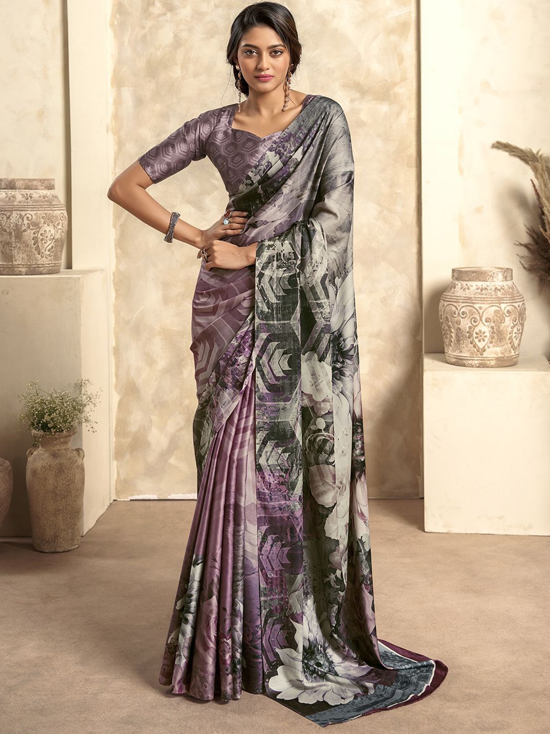

DIVASTRI Floral Satin Saree, Purple