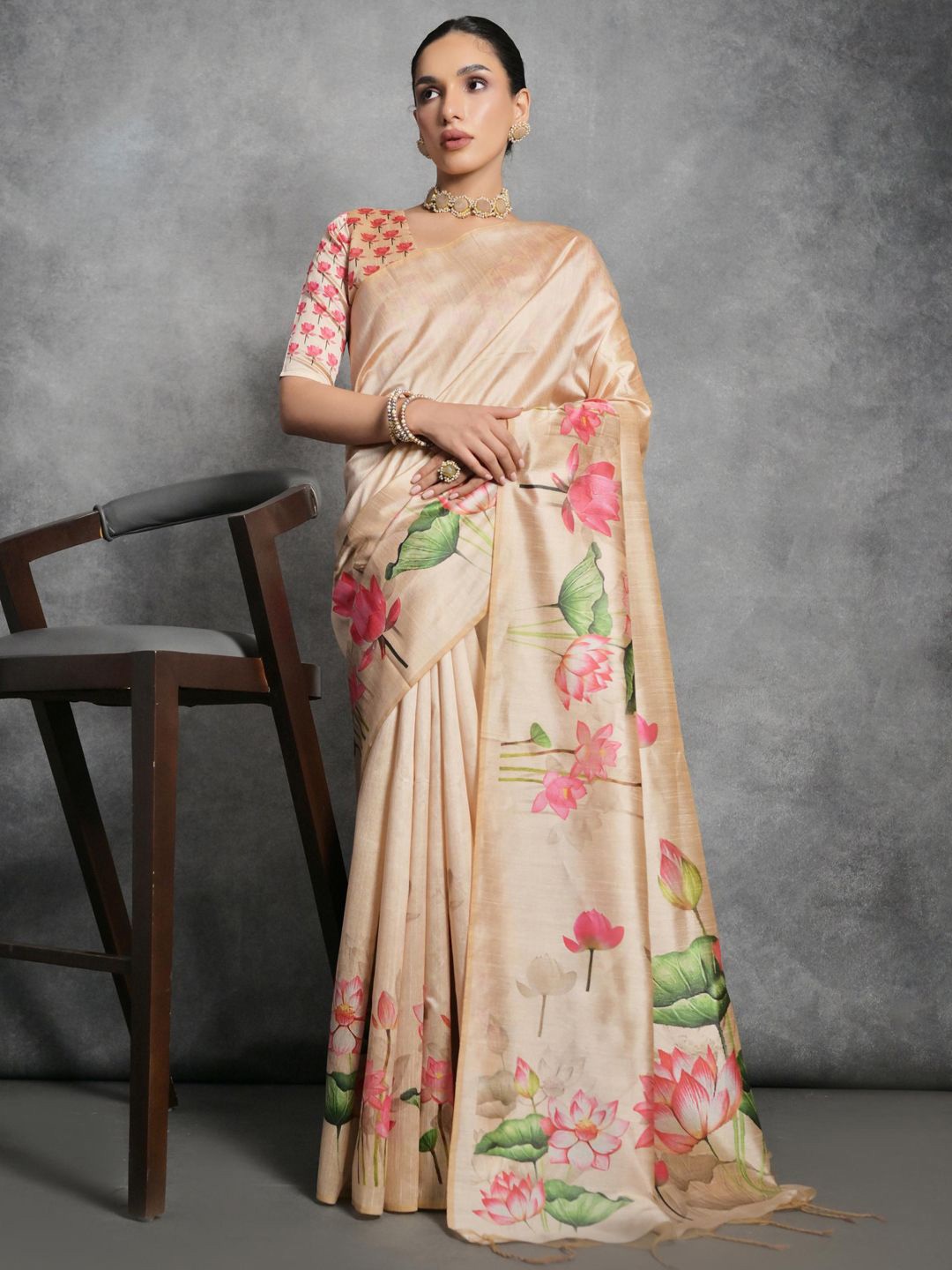 

DIVASTRI Floral Silk Cotton Saree, Yellow