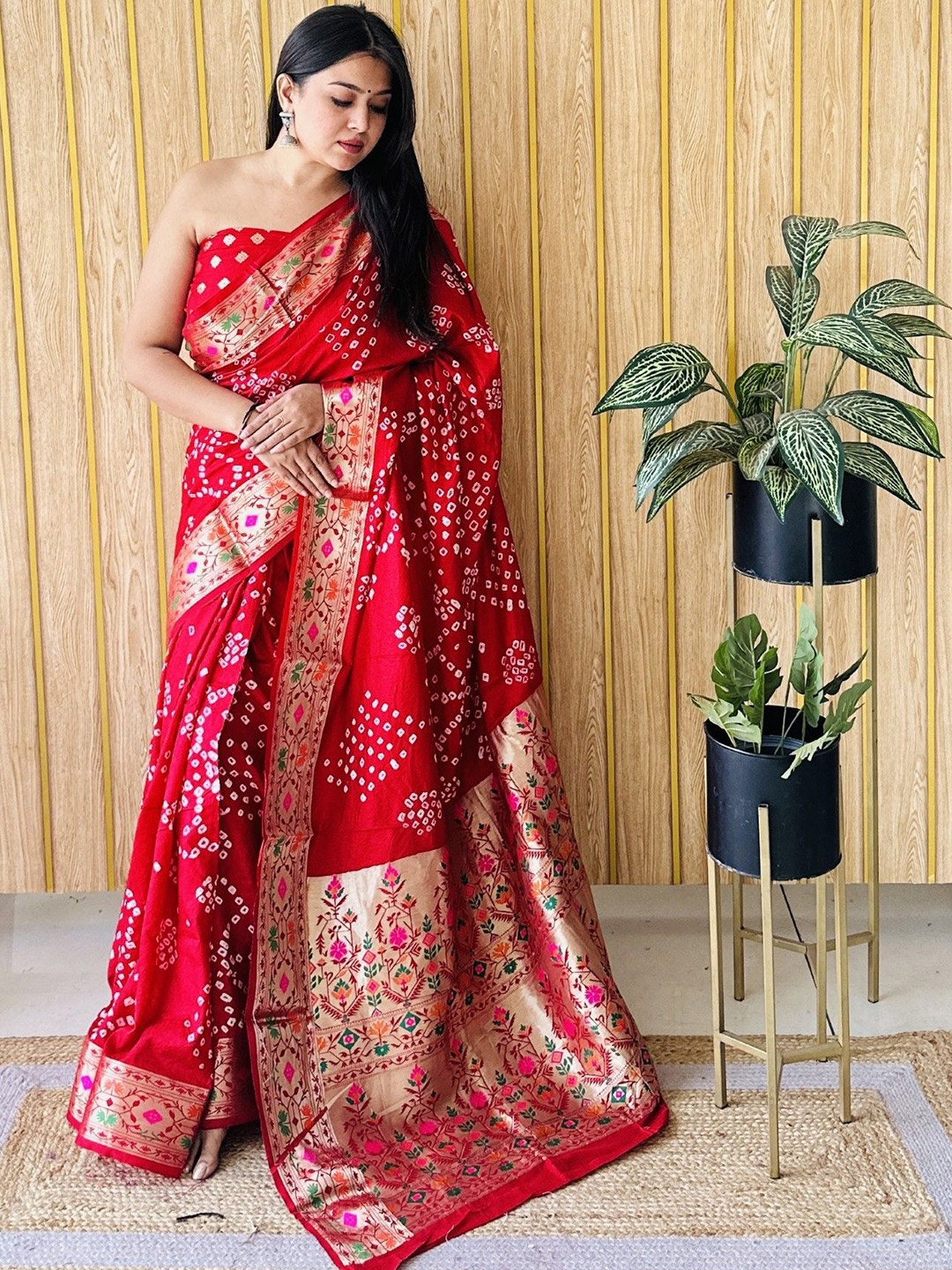 

Moda Rapido Bandhani Zari Silk Blend Paithani Saree, Red