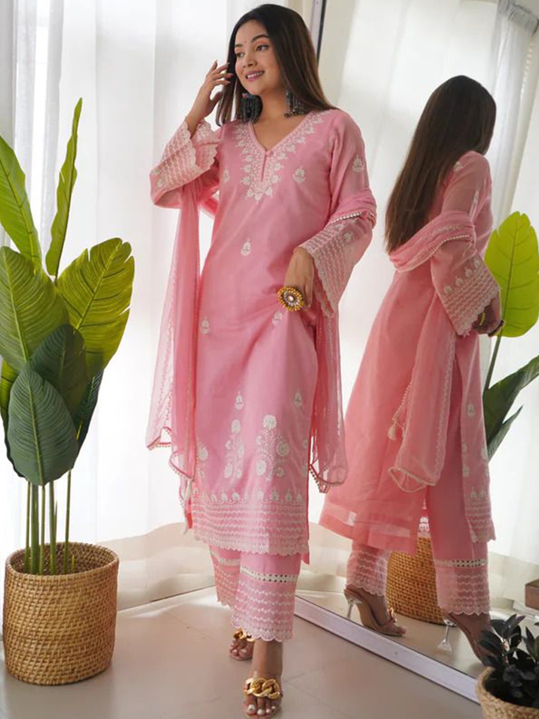 

Bought First Floral Embroidered Straight Thread Work Kurta With Trousers And Dupatta, Pink