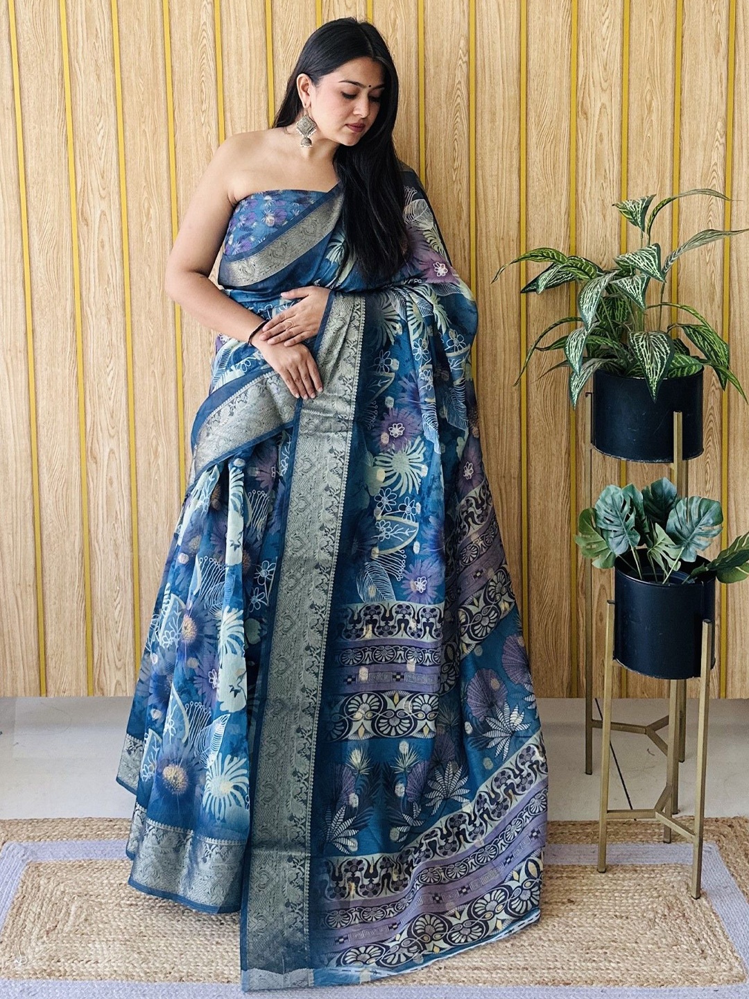 

Moda Rapido Floral Zari Silk Blend Saree, Blue