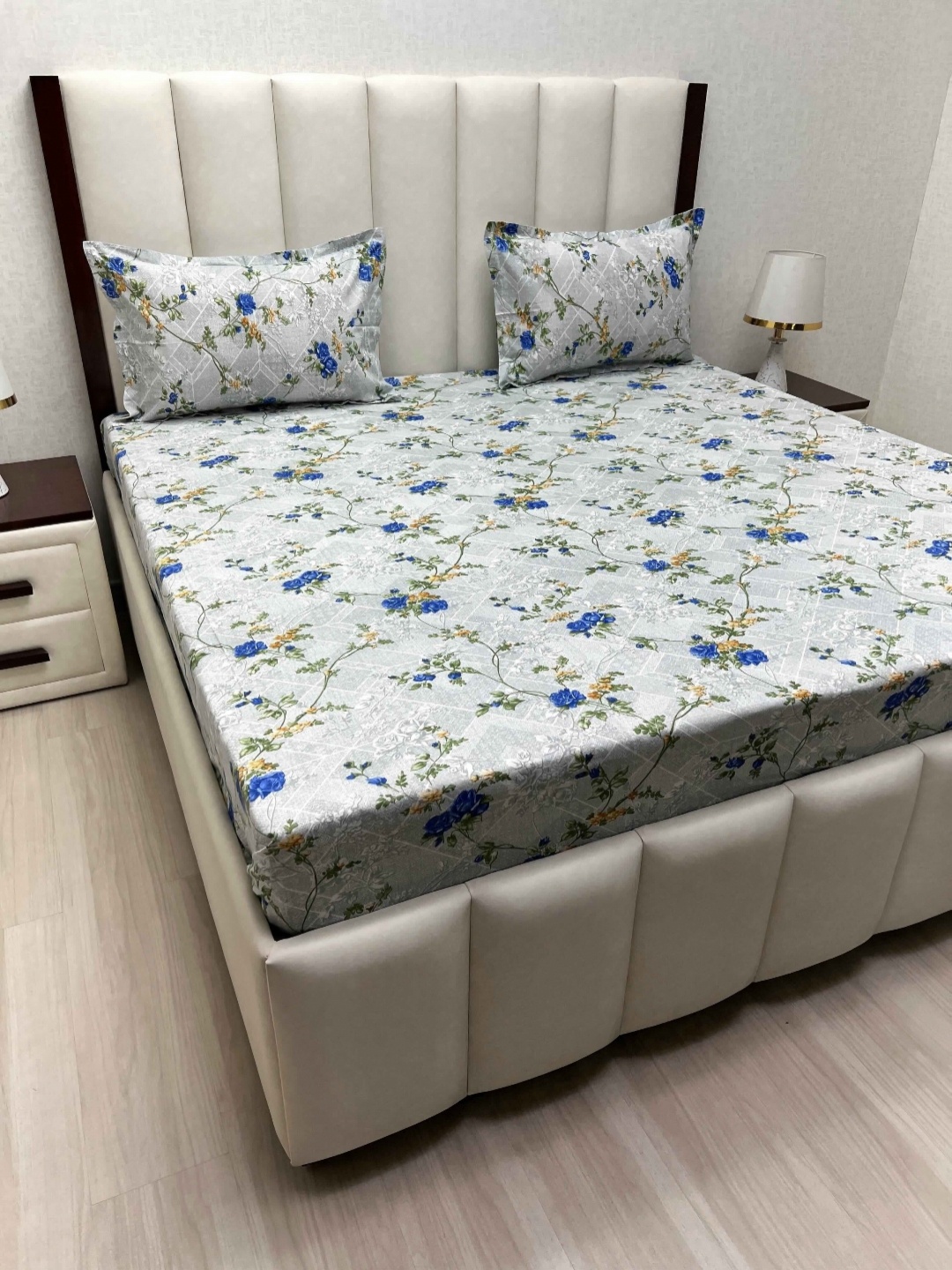 

Pure Decor Velar Grey Floral Printed Cotton 300 TC King Bedsheet Set 2.74 m X 3.04 m