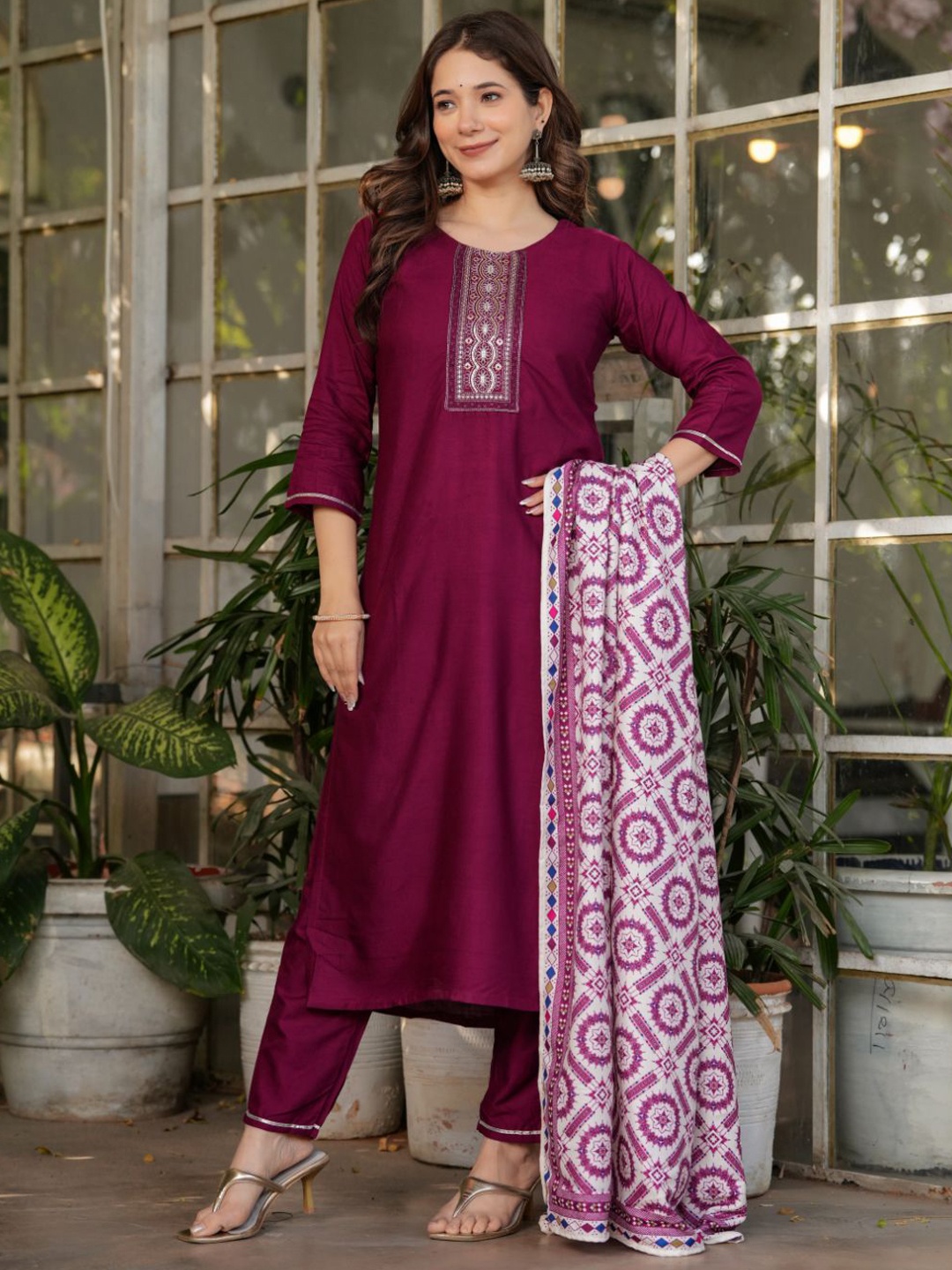 

Lilots Women Ethnic Motifs Yoke Design Regular Sequinned Kurta with Trousers & With Dupatta, Maroon