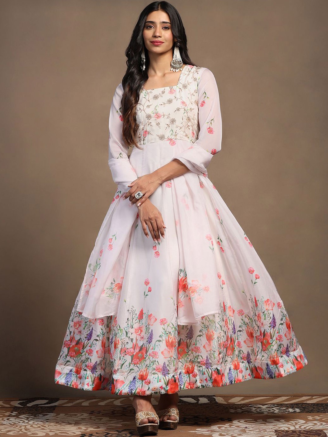 

Sangria Floral Printed Square Neck Anarlaki Kurta & Trouser With Dupatta, Peach