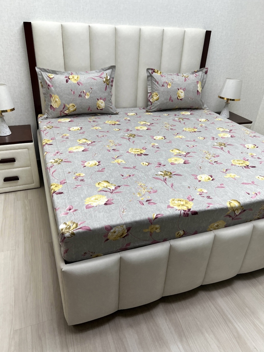 

Pure Decor Velar Grey Printed Pure Cotton 240 TC Super King Bedsheet Set 2.74 m x 3.04 m